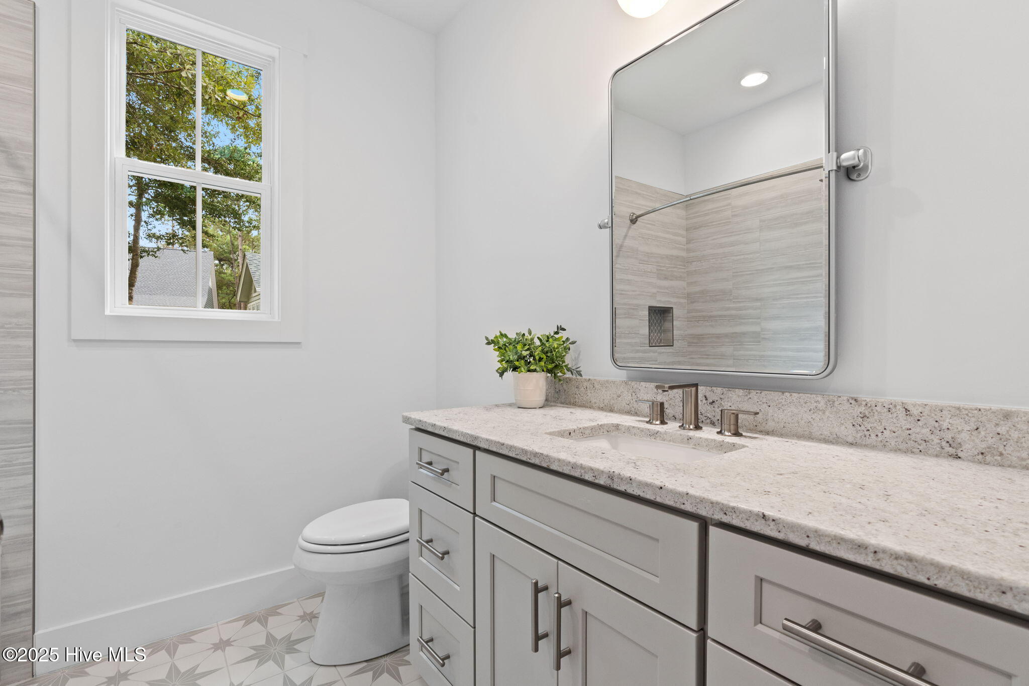 100530542 | Photo 35