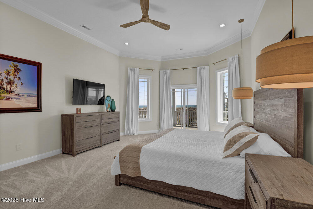 100499001 | Photo 37