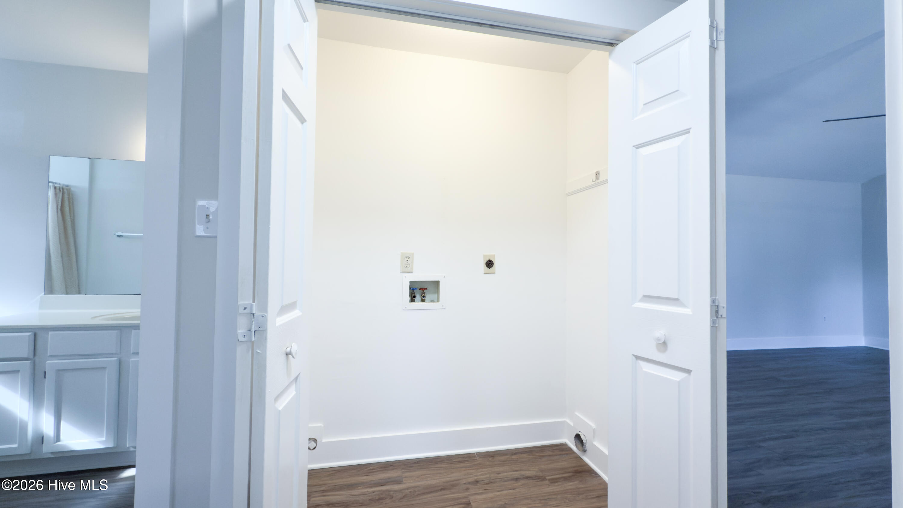 100550550 | Photo 14