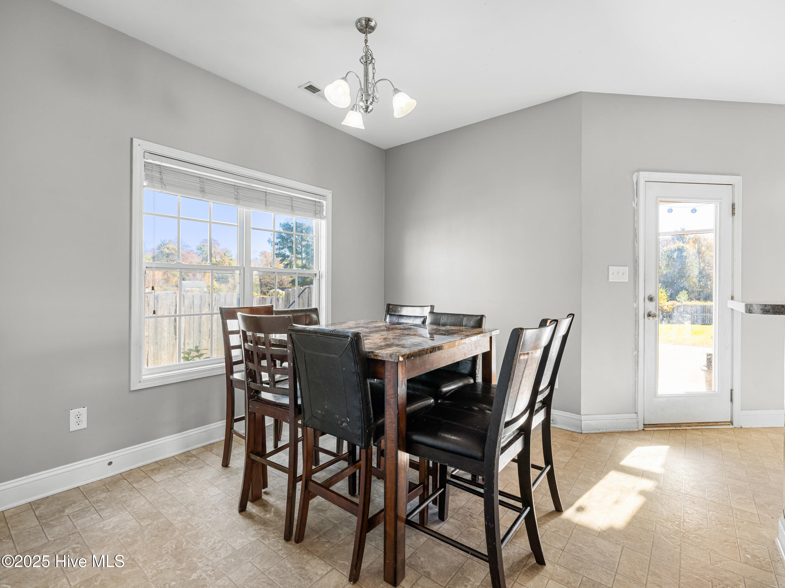 100536146 | Photo 13