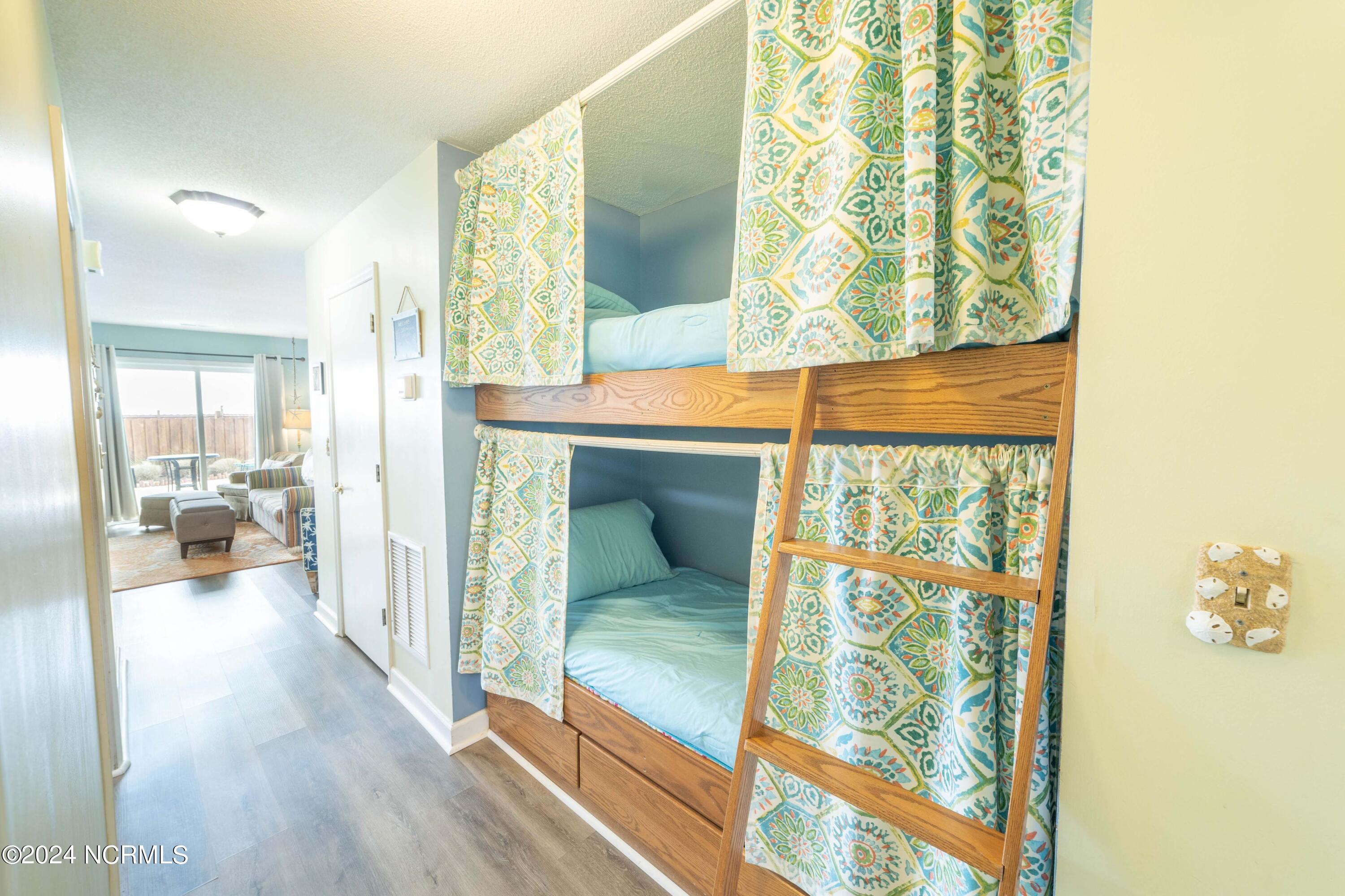 100557280 | Photo 16