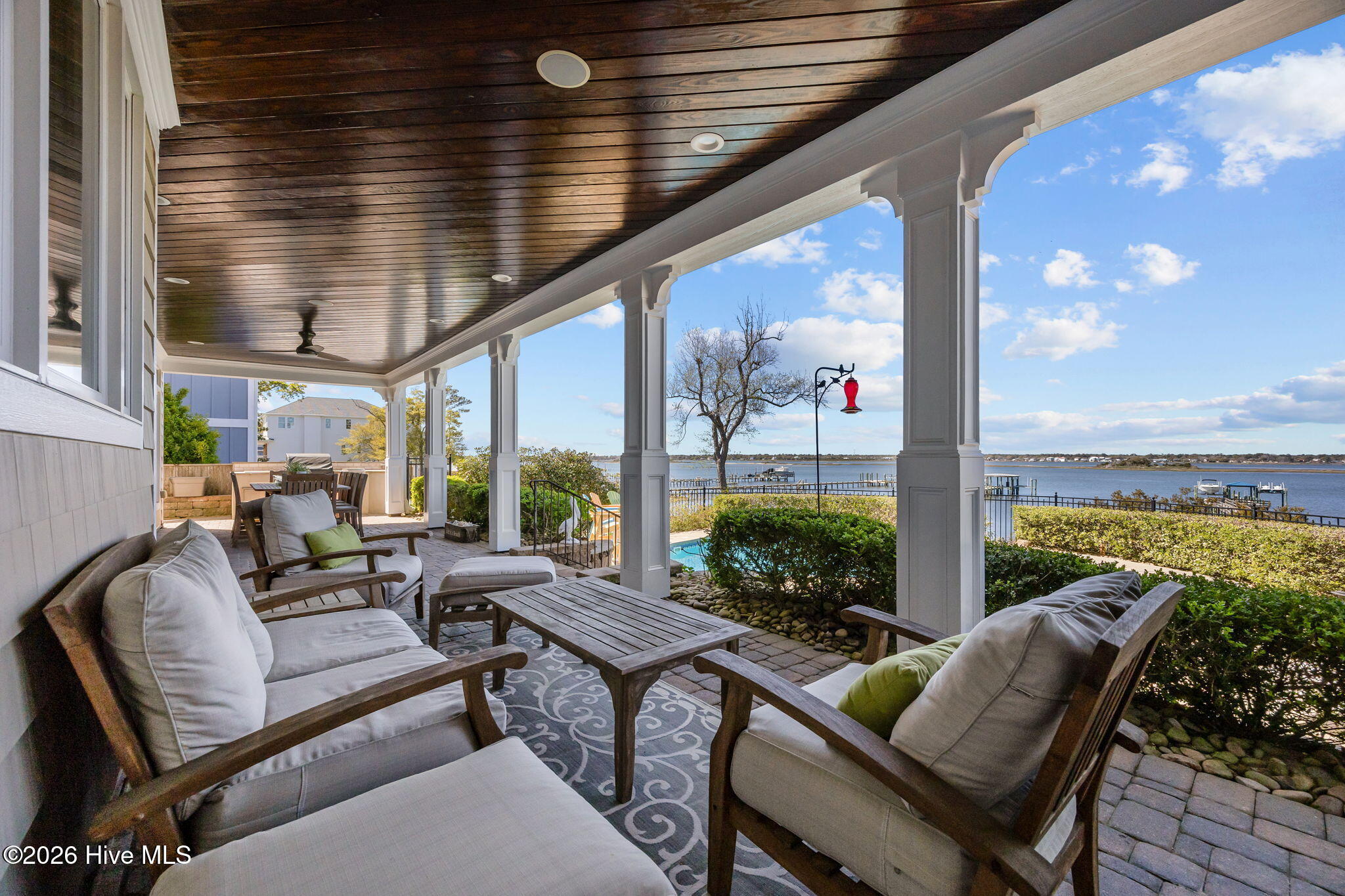 100564617 | Photo 16