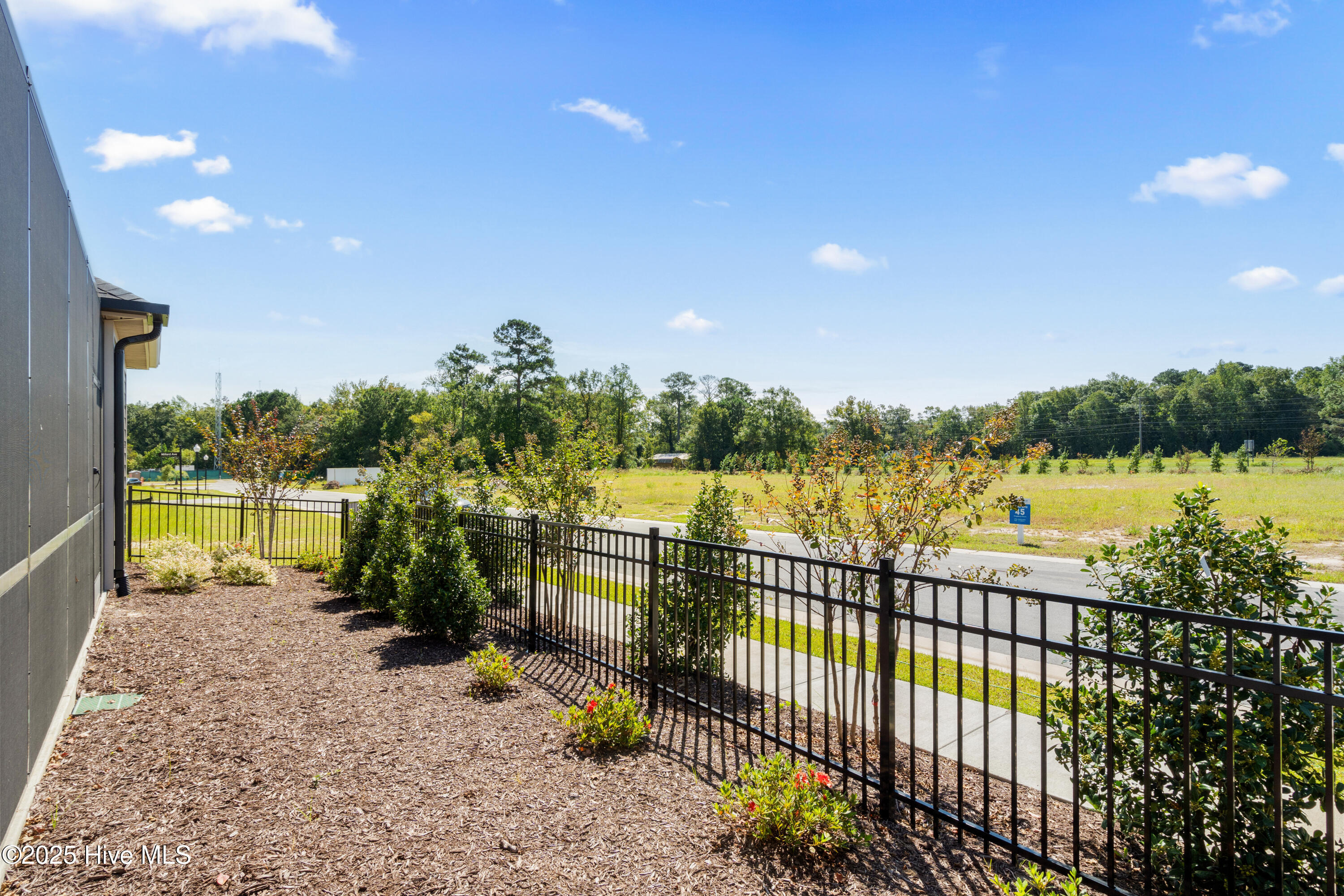 100496810 | Photo 26