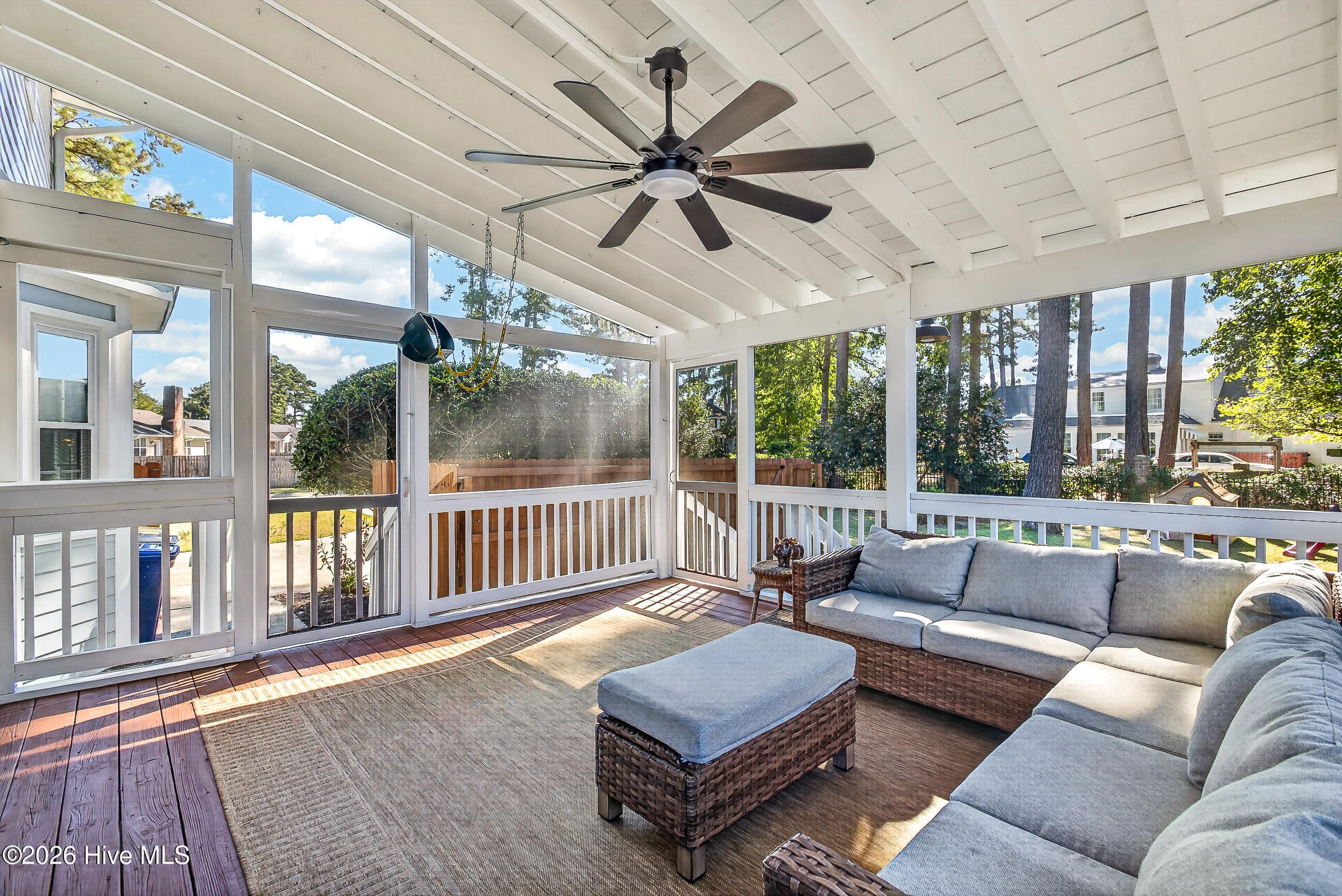 2484 Northwoods Drive — listing photograph 4