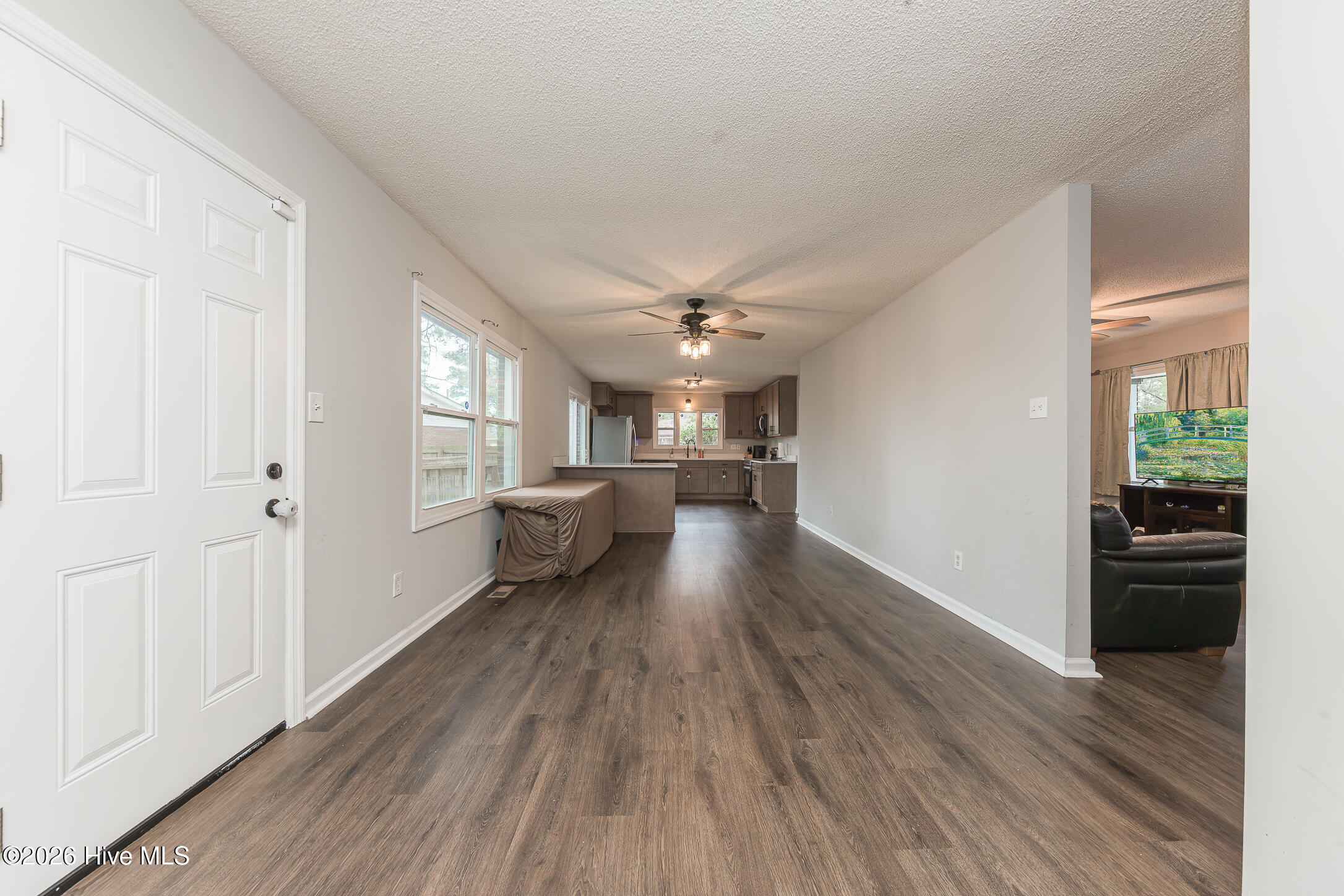 100558087 | Photo 23