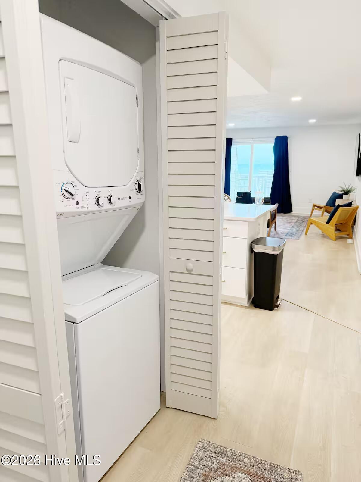 100562681 | Photo 14