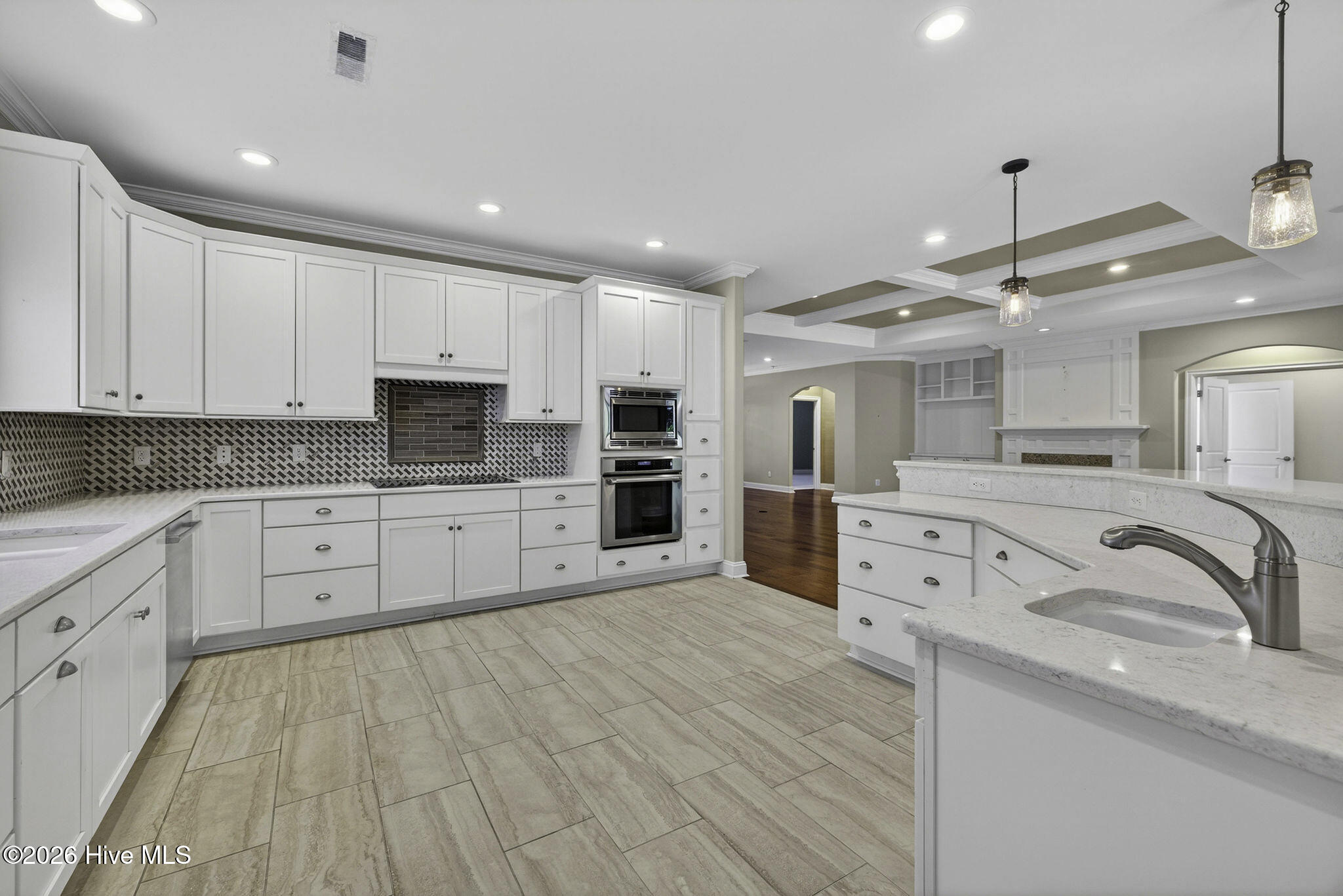 100566278 | Photo 17