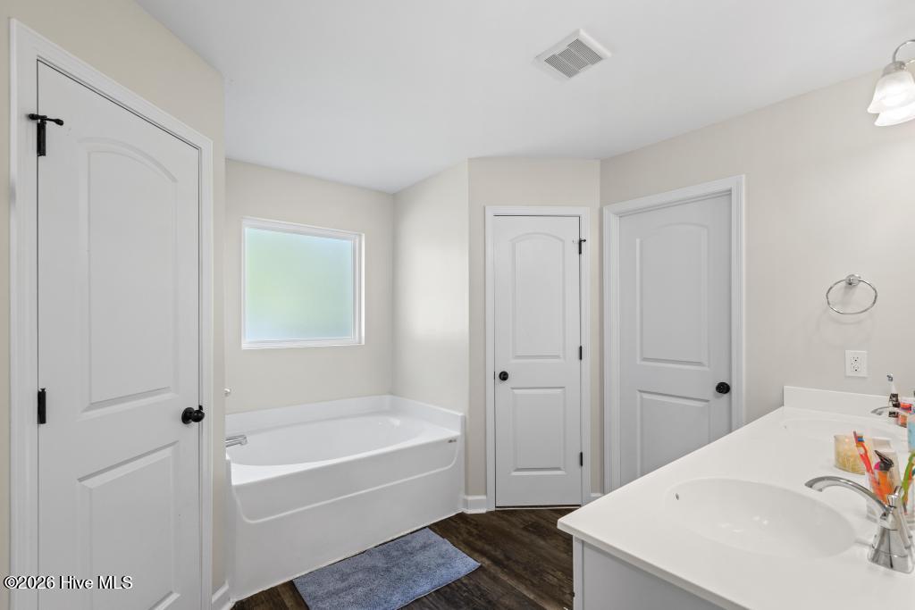 100567312 | Photo 19