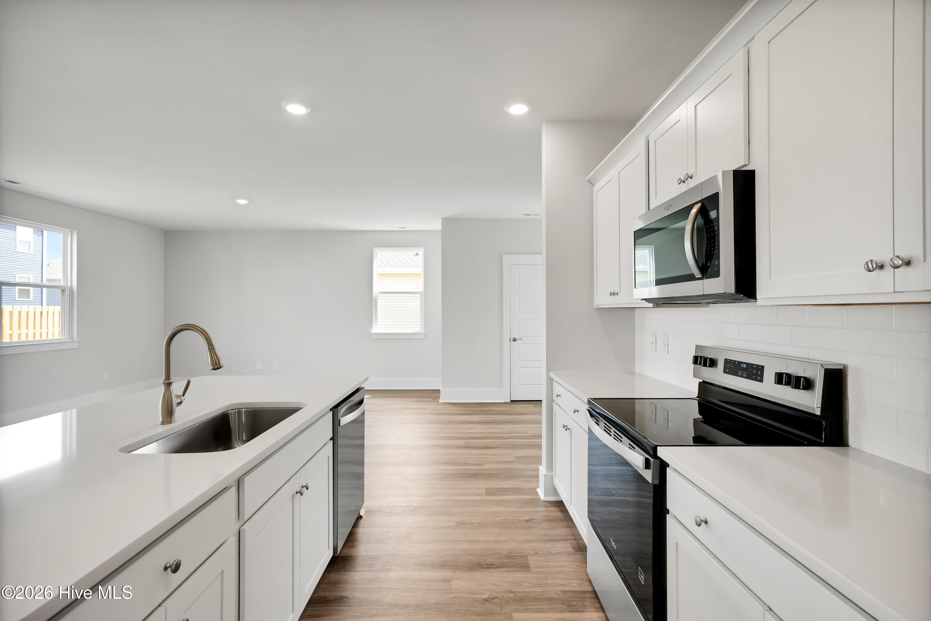 100544659 | Photo 11