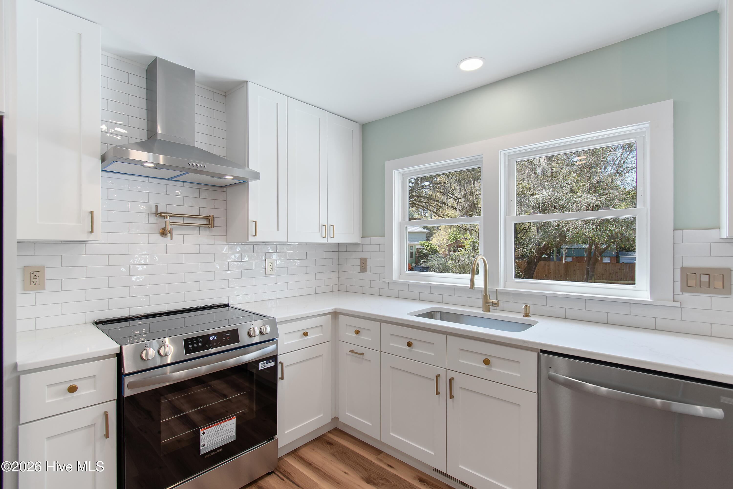 100564131 | Photo 11