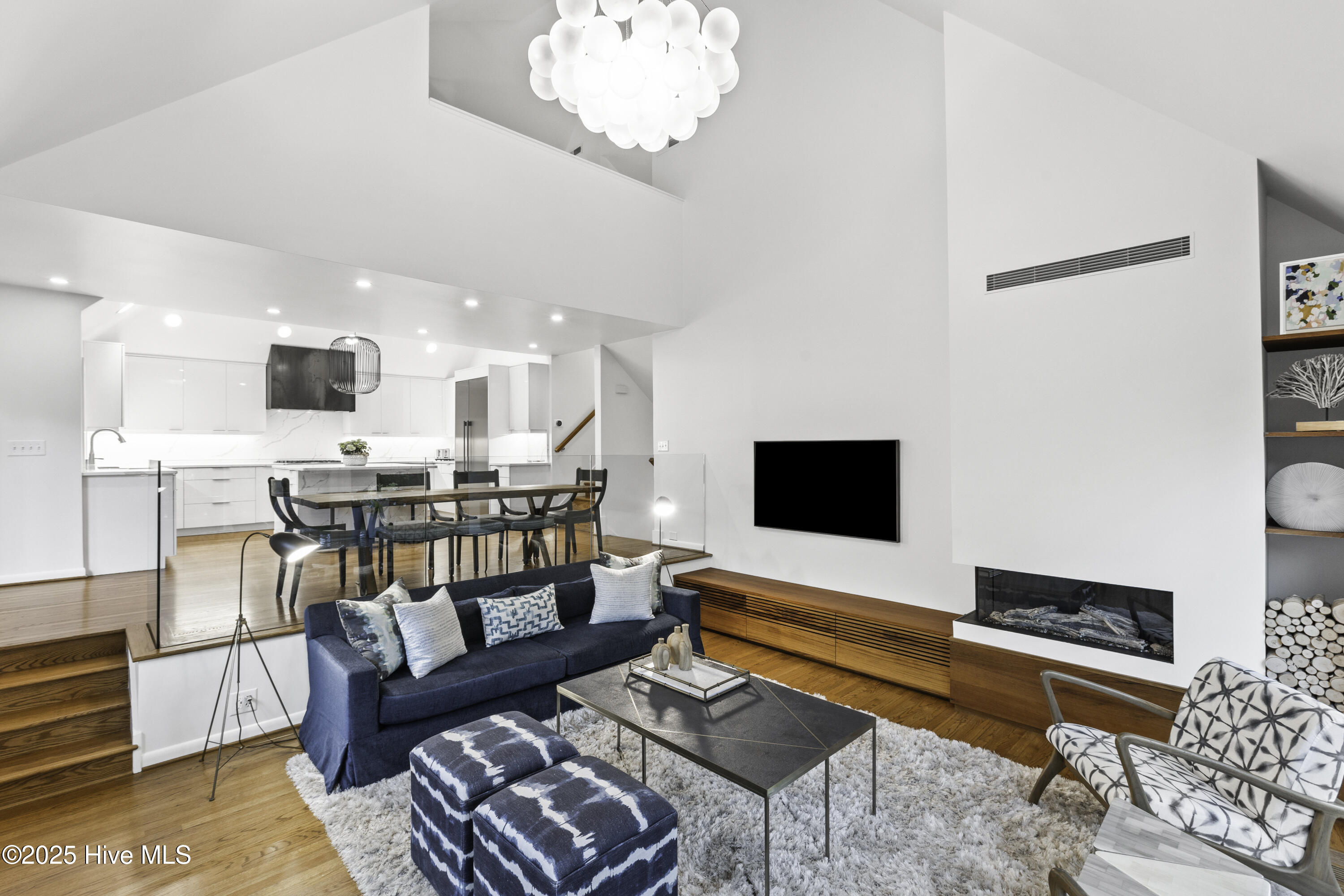 100555228 | Photo 18