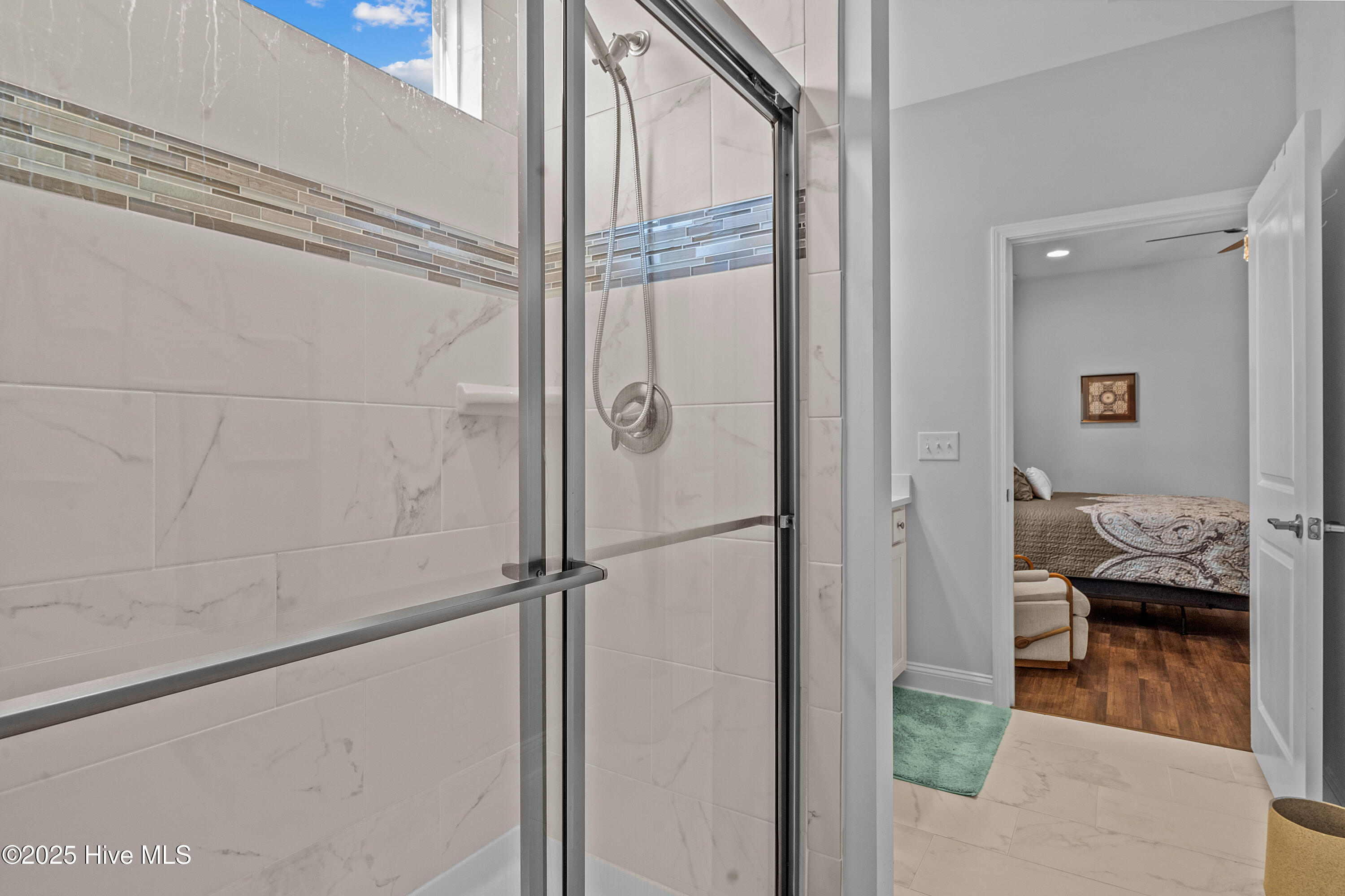 100502305 | Photo 29