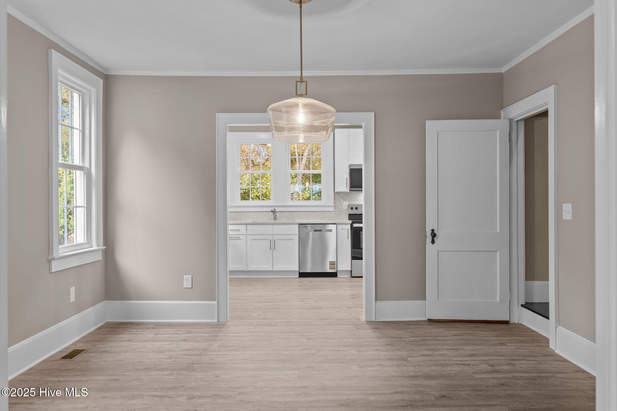 100542259 | Photo 14