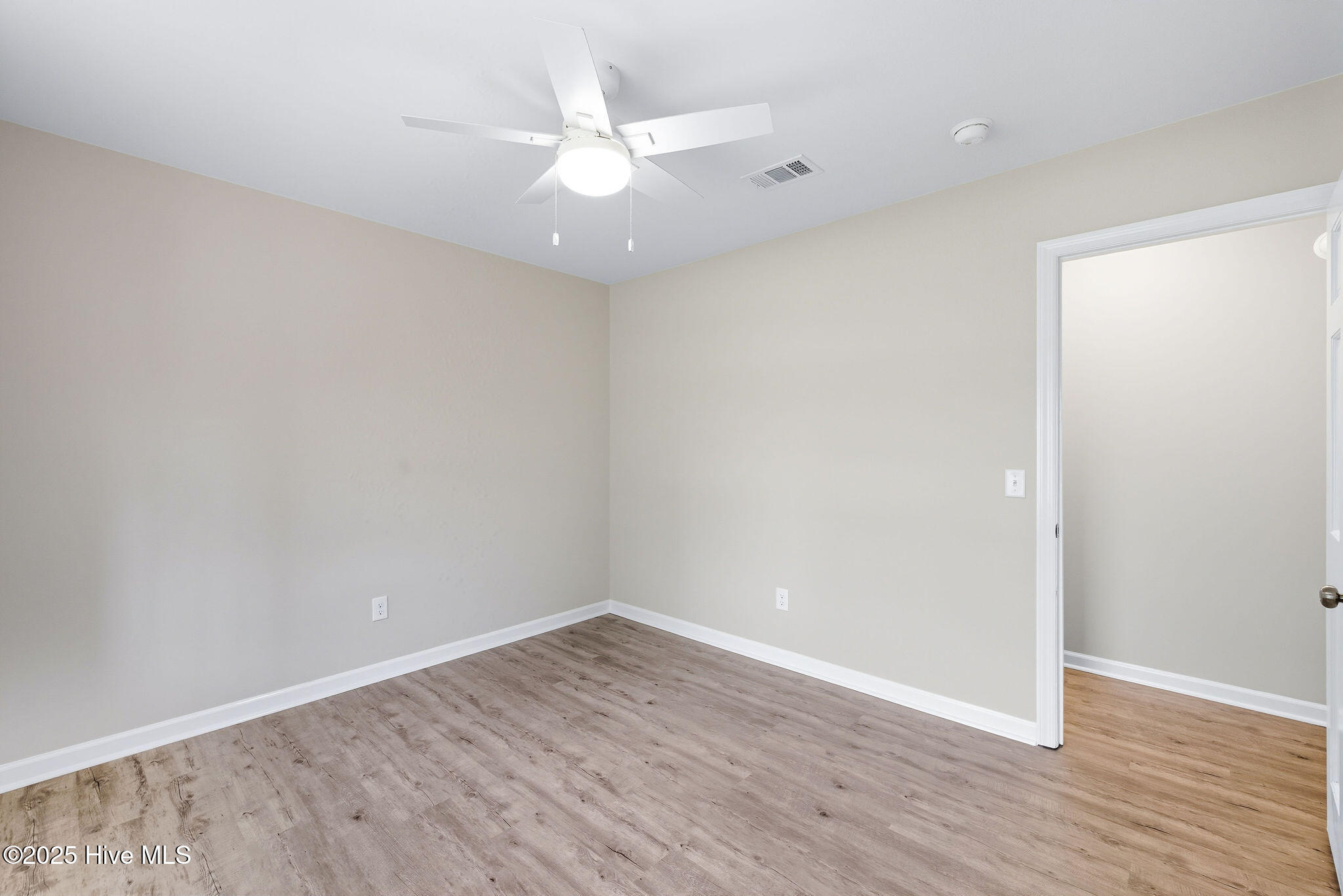 100529892 | Photo 17