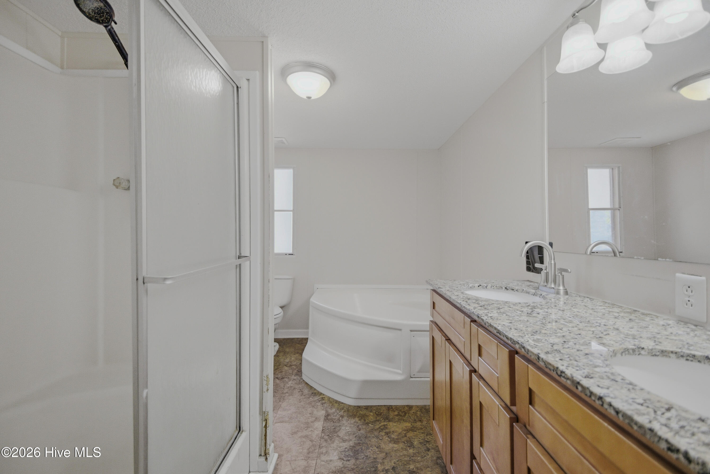 100566324 | Photo 24