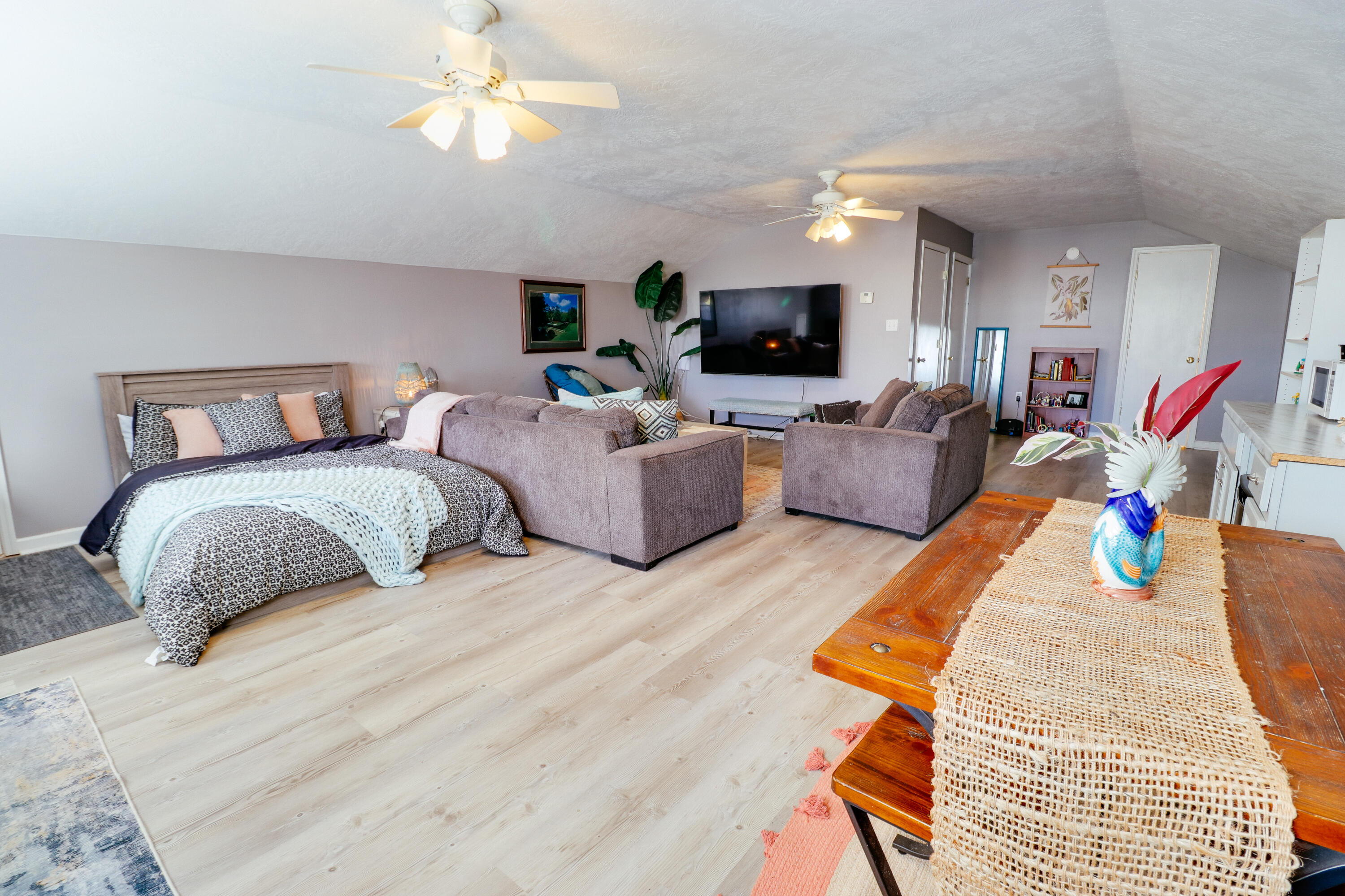 1061 Delaware Dr-59
