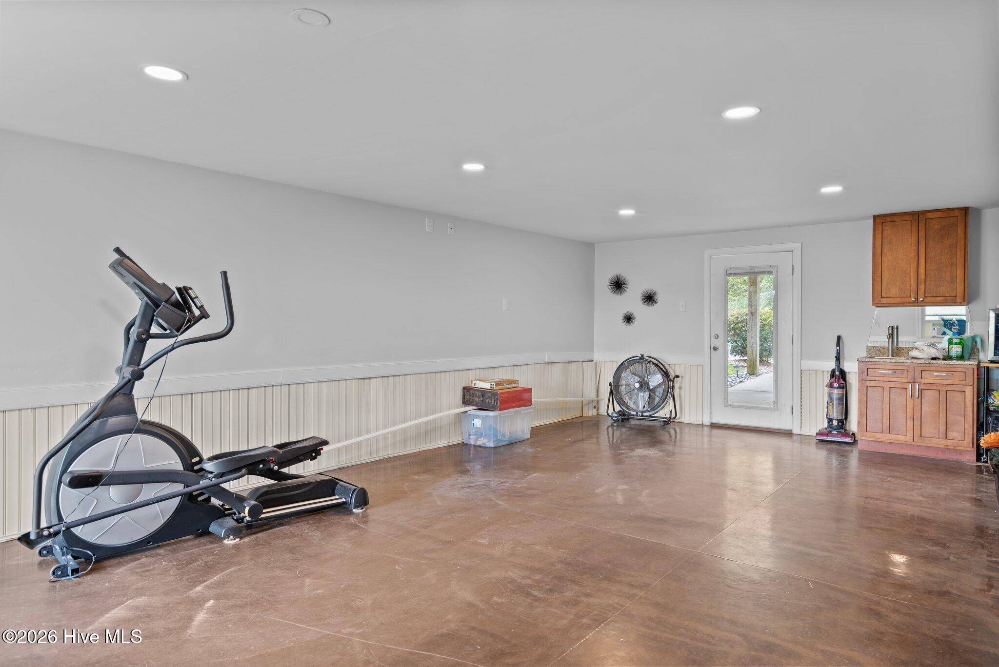 100550866 | Photo 33