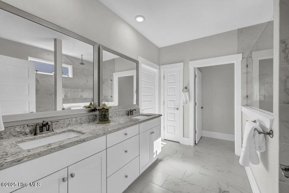 100540446 | Photo 29