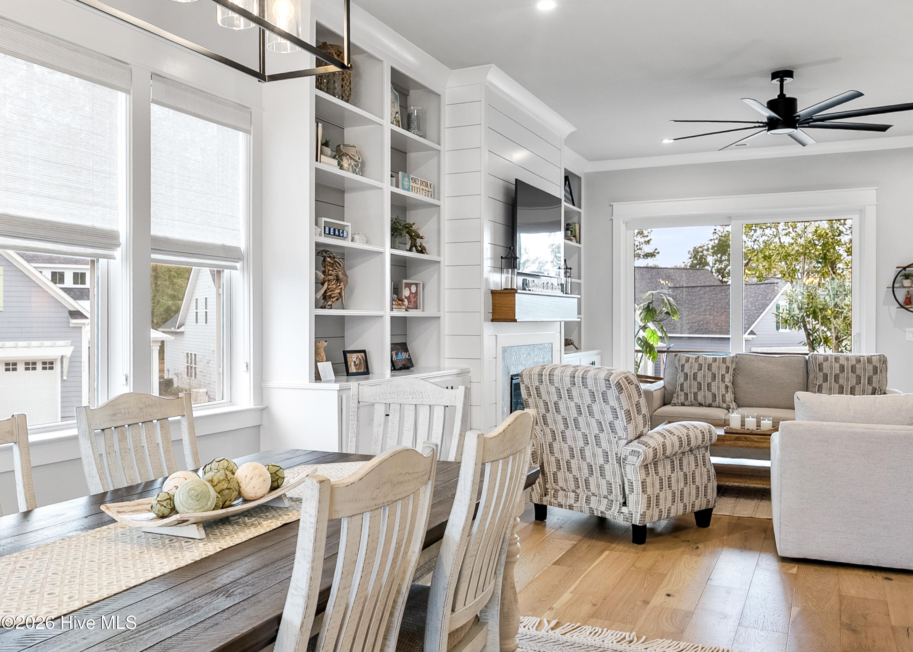 100549479 | Photo 28