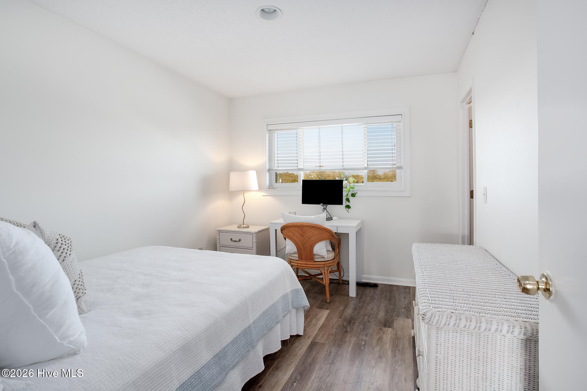 100561170 | Photo 20