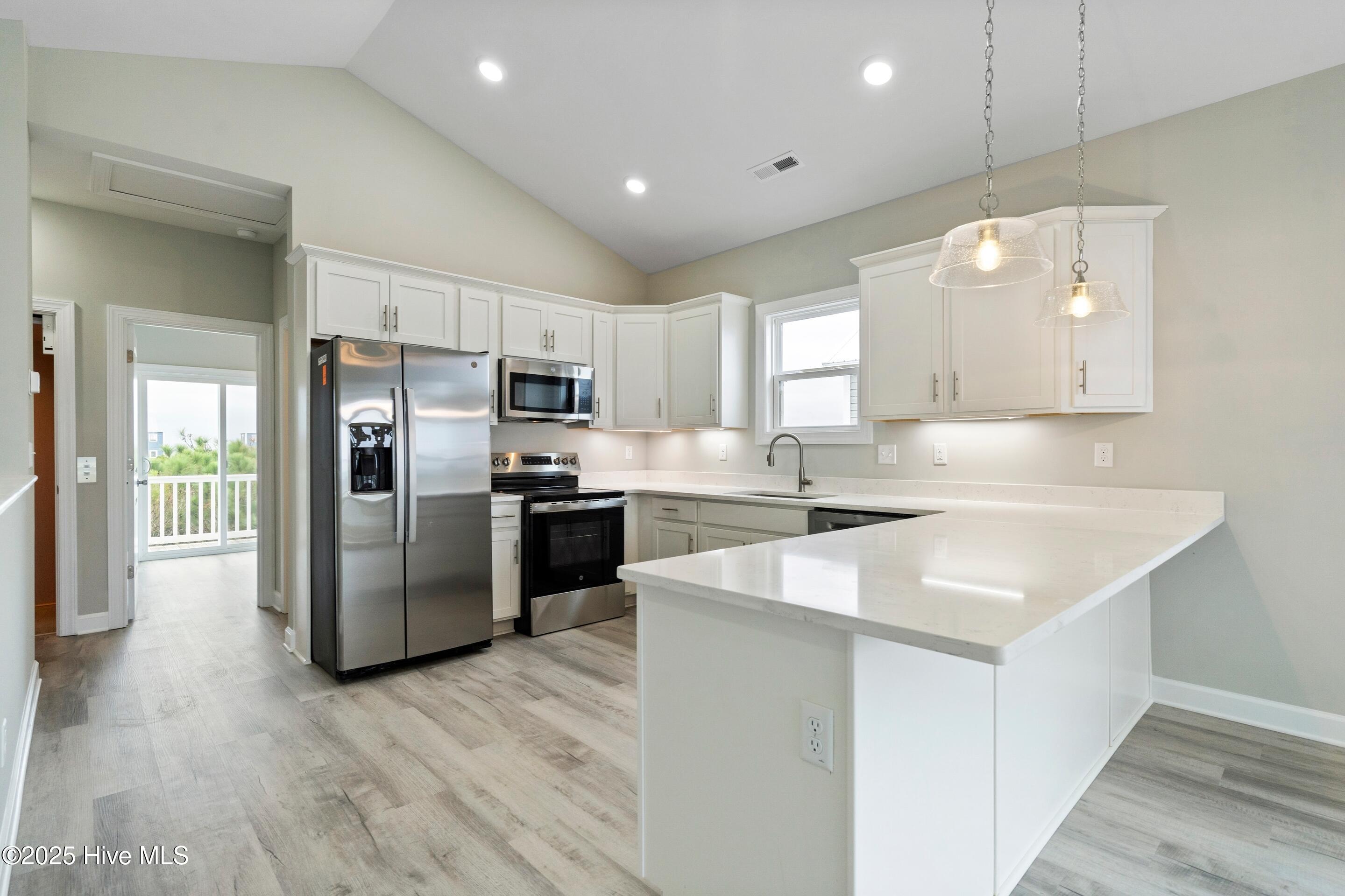 100525905 | Photo 40