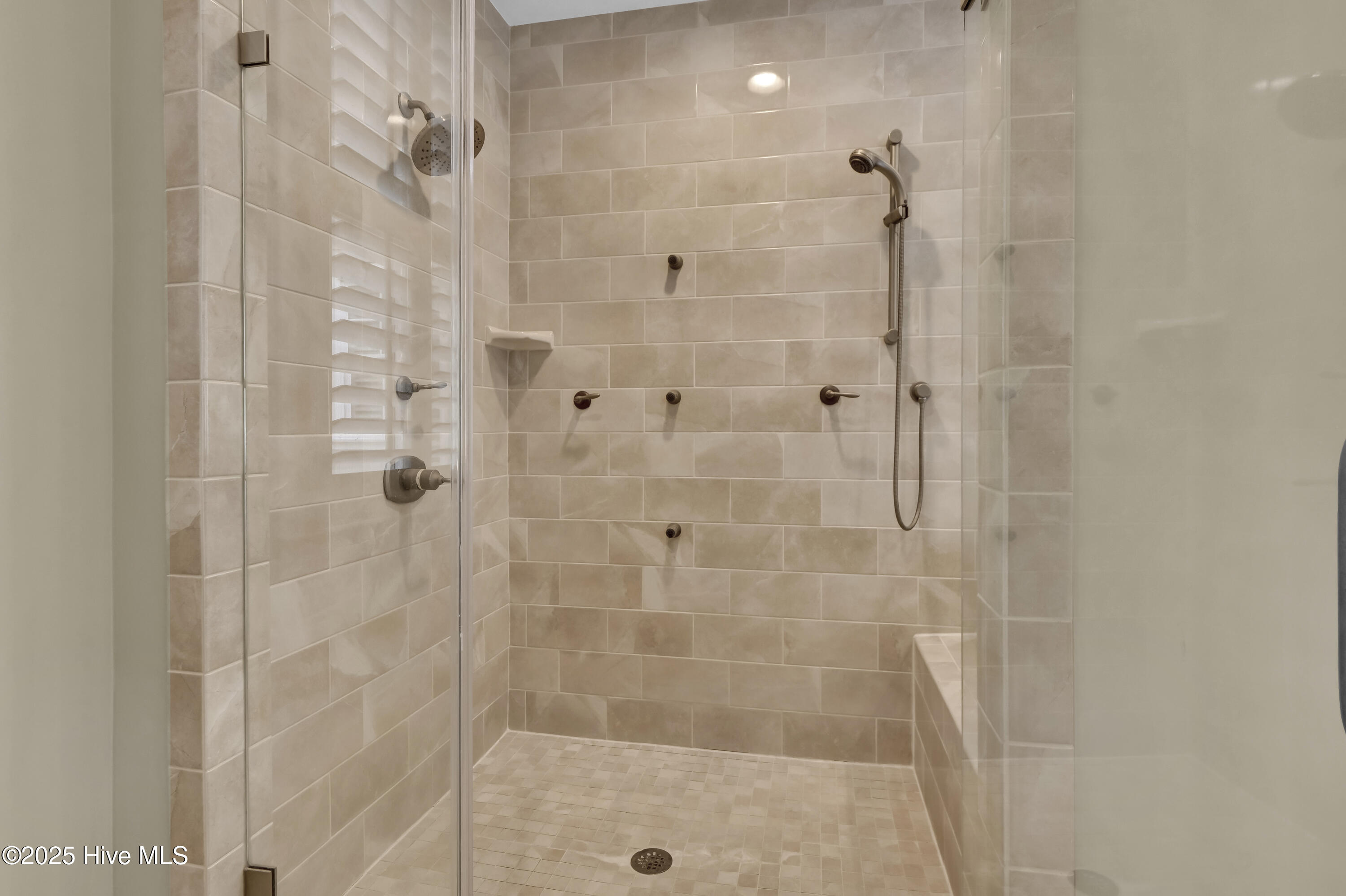 100552605 | Photo 26