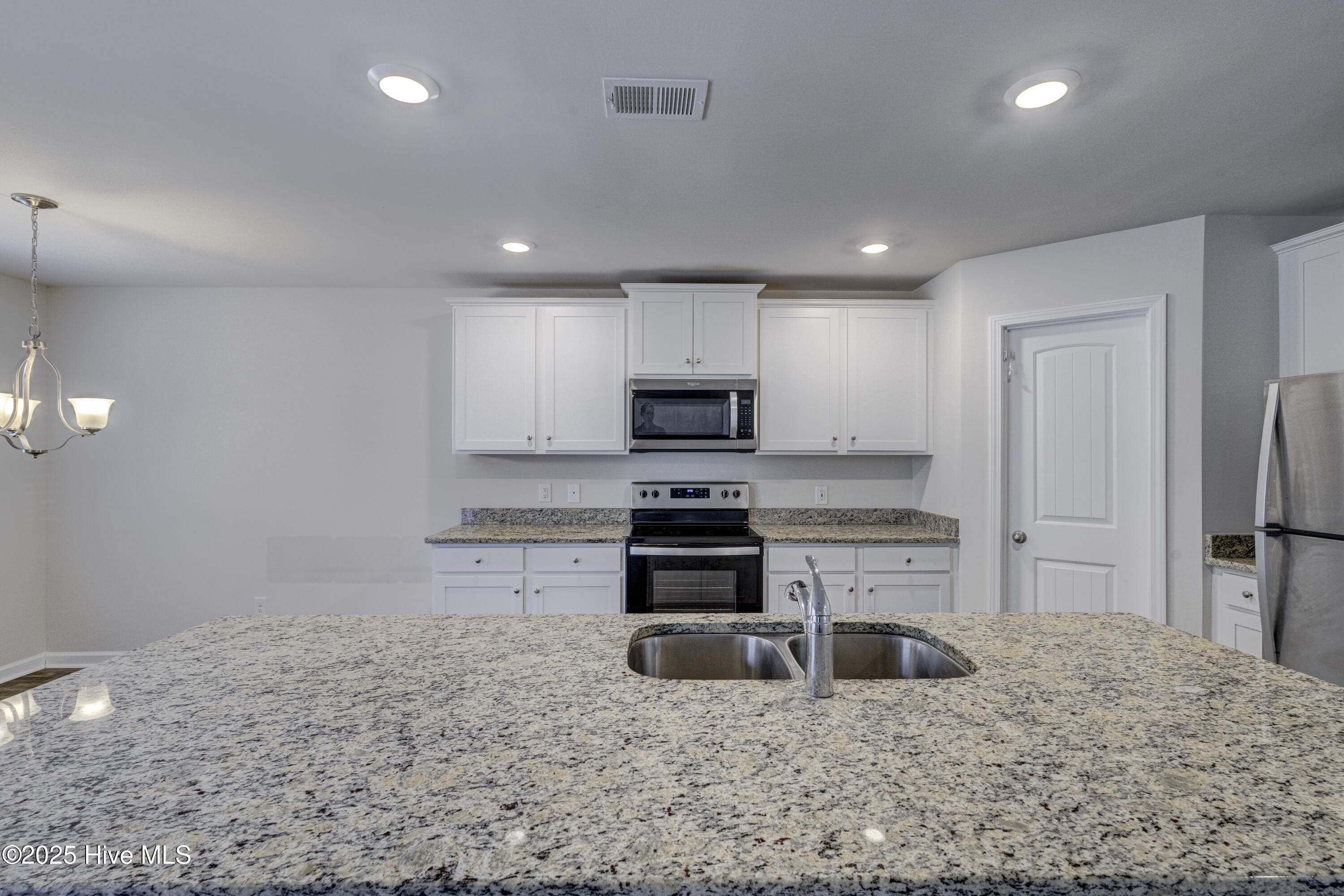 100528230 | Photo 18