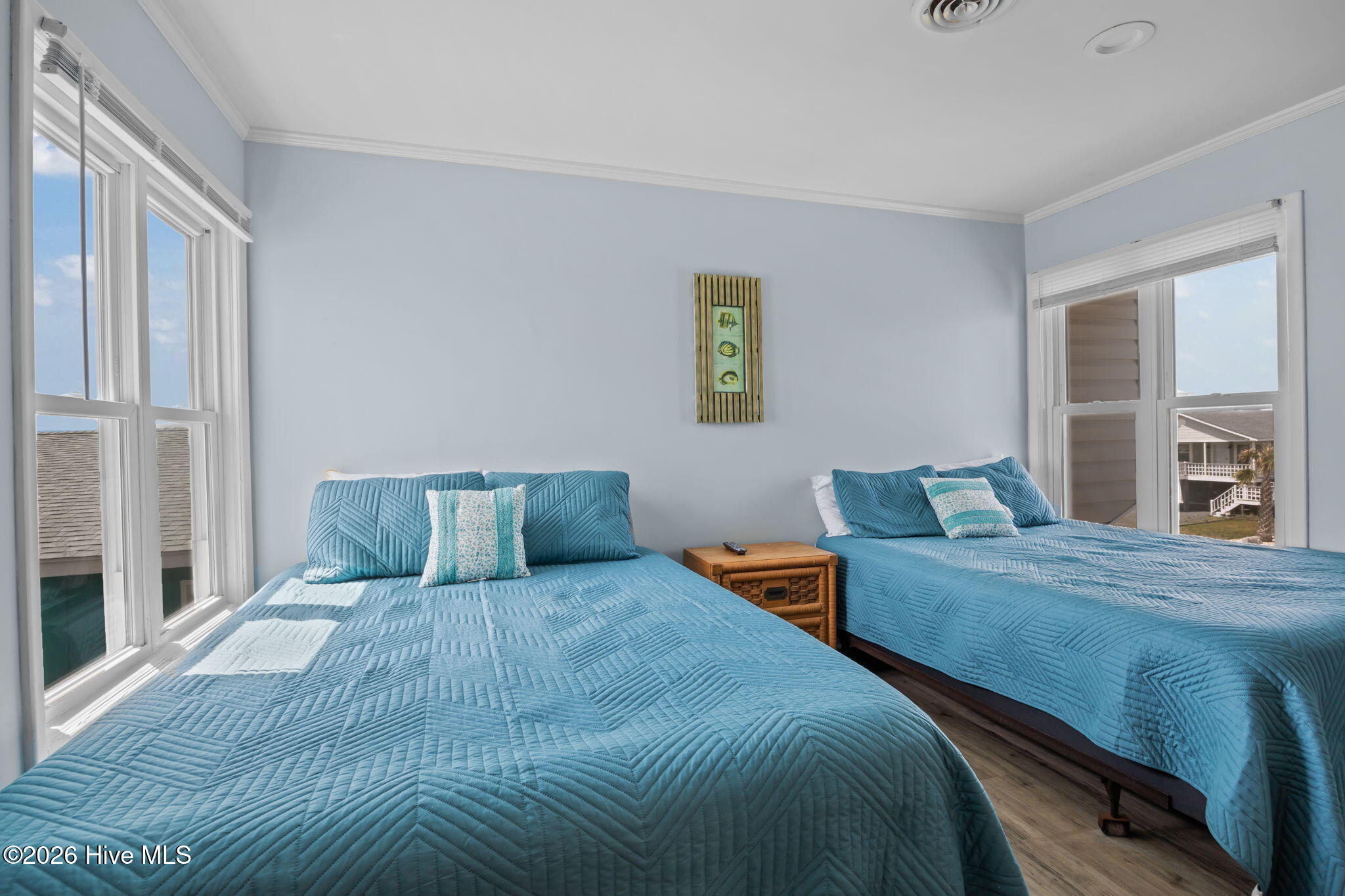 100565925 | Photo 45