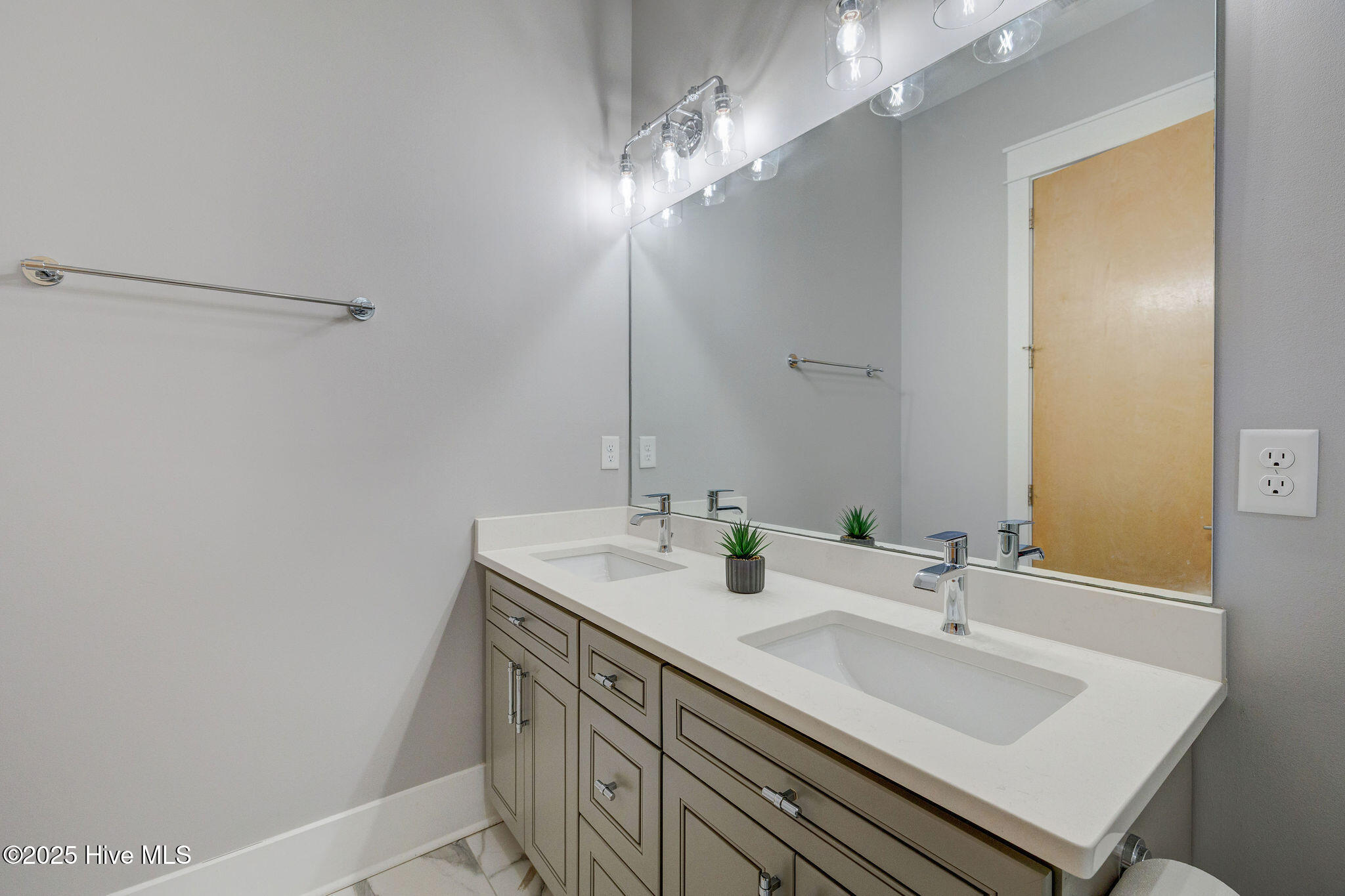 614 Peacock Lane Apt 5, Wilmington, NC 28401 – photo 23: 614PeacockLaneUnit5-13