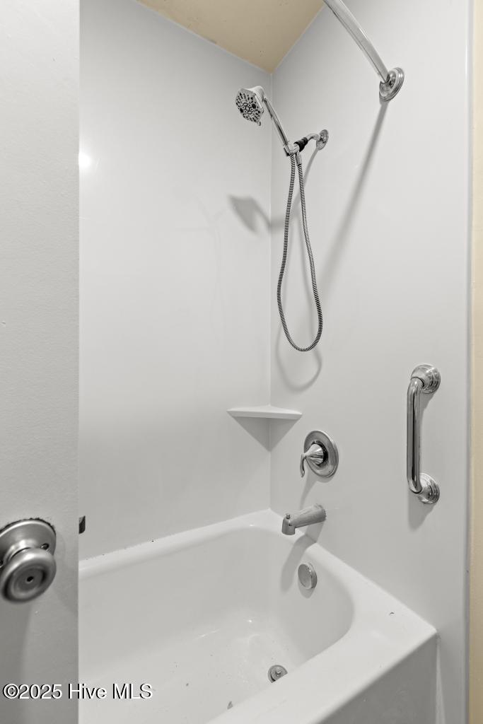 100526161 | Photo 22