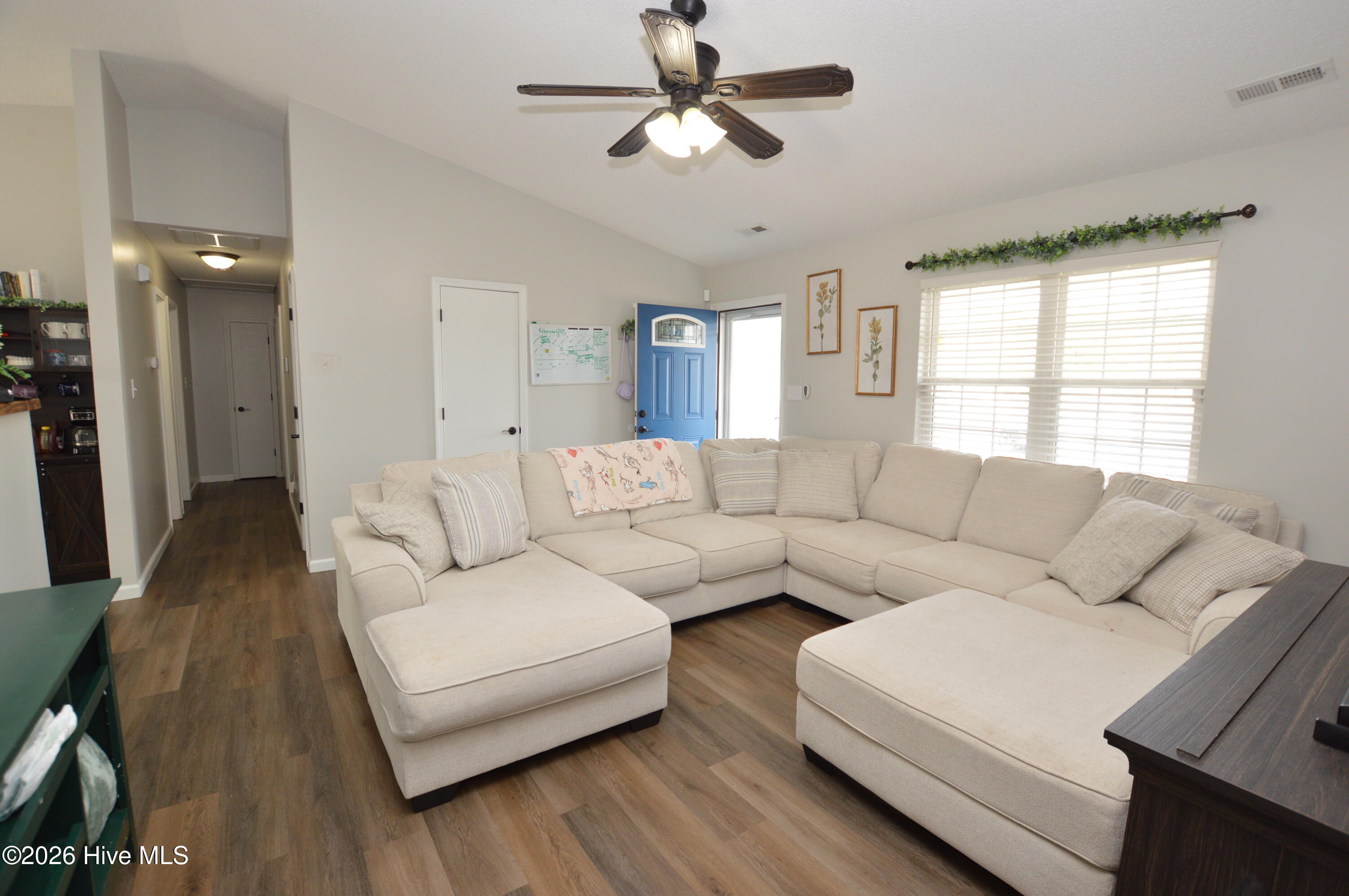 100557684 | Photo 12