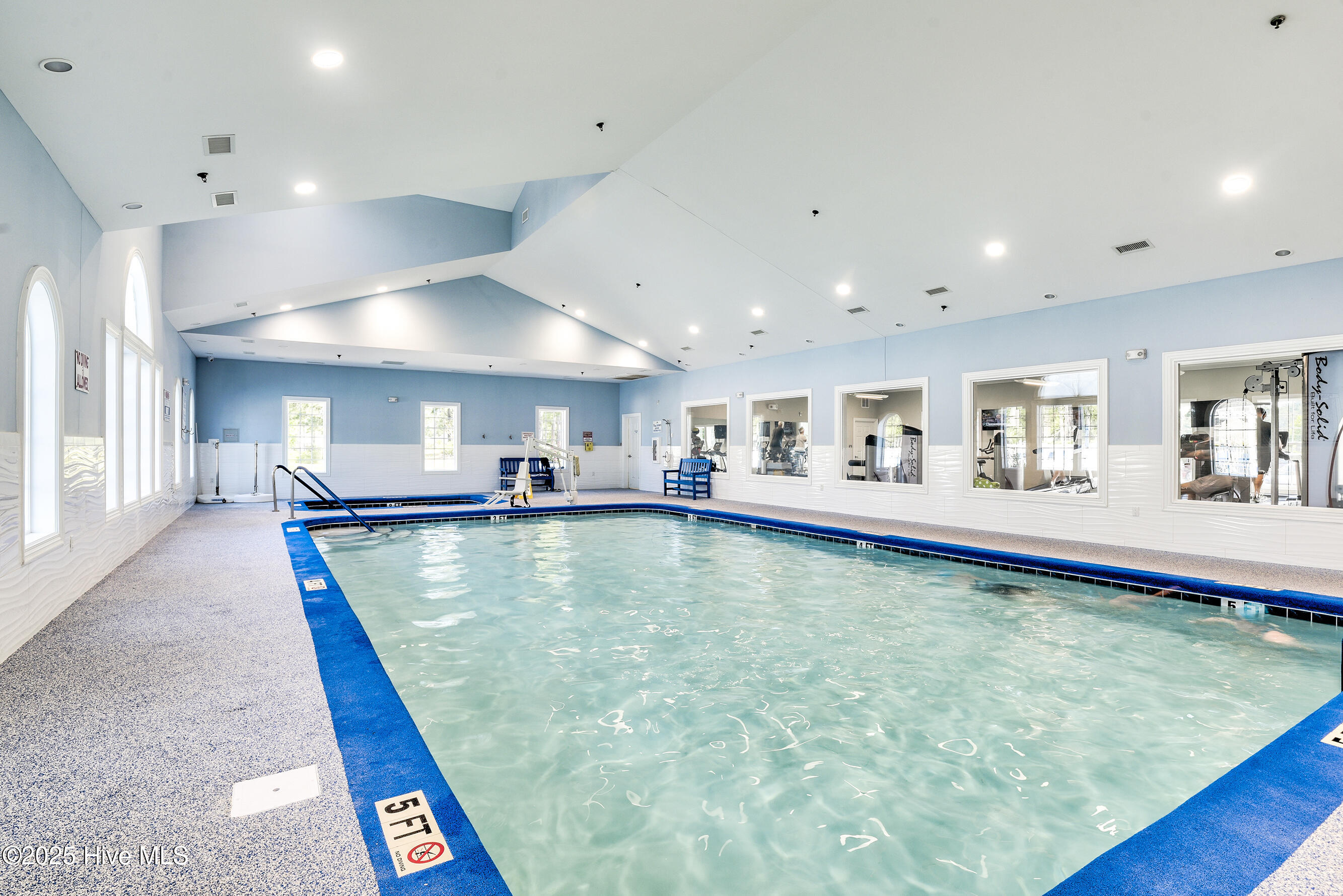 100520217 | Photo 49