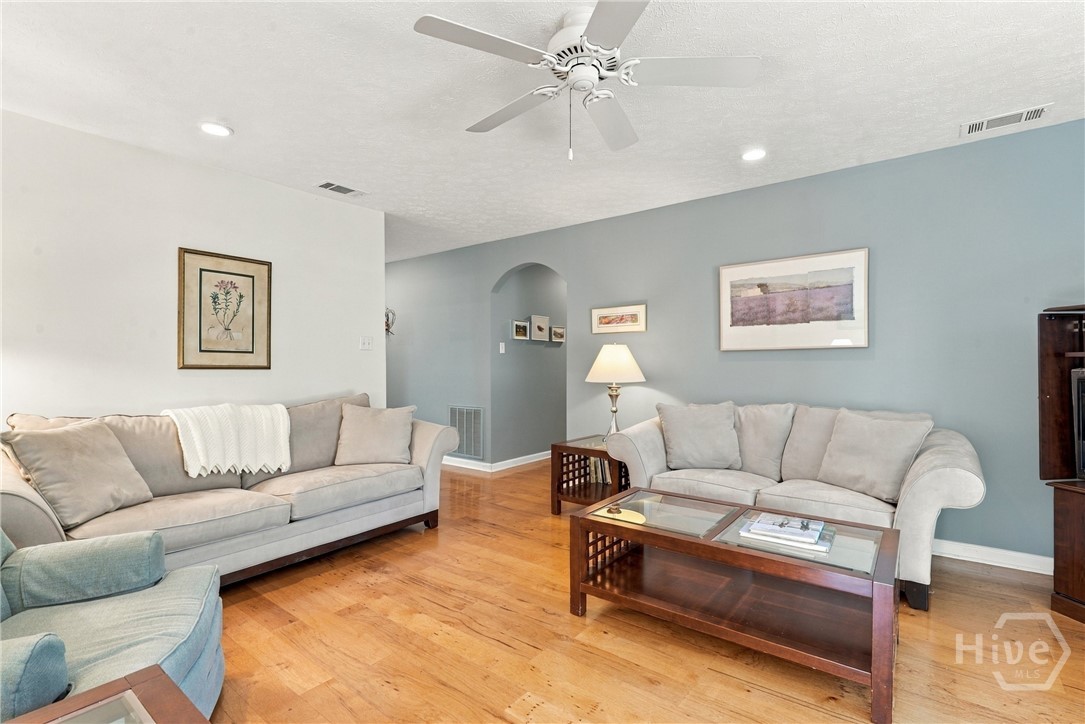 Photo 3 of Single family home for sale at 10 Chantilly Ct, Savannah, GA 31419 | MLS# SA367230 | Listing updated on 2026-10-29
