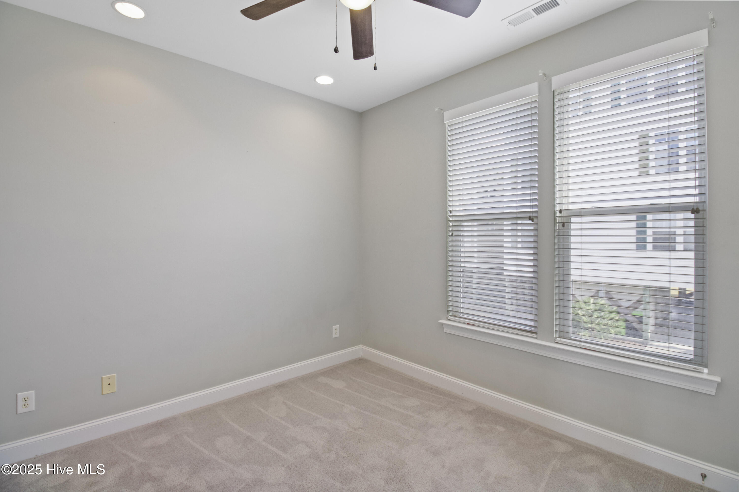 100541594 | Photo 17