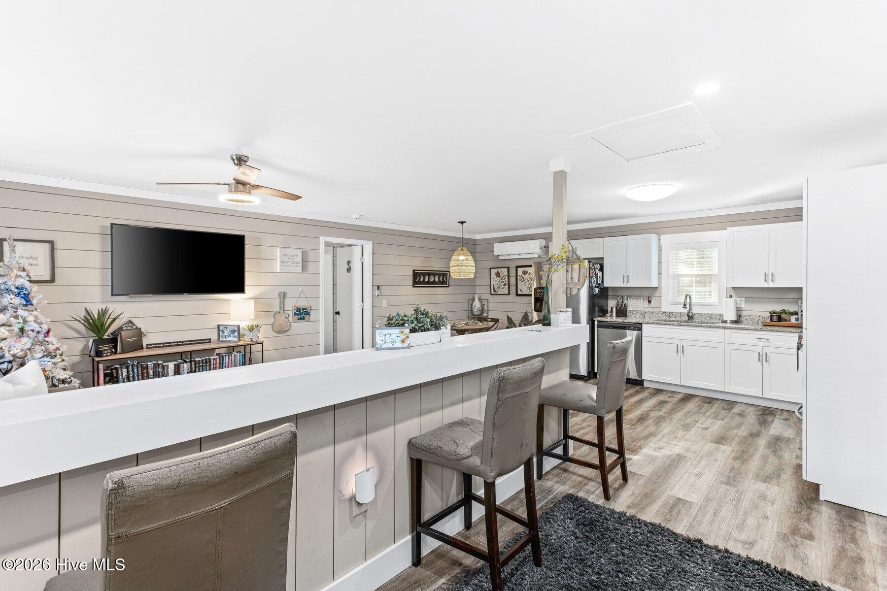 100550580 | Photo 31