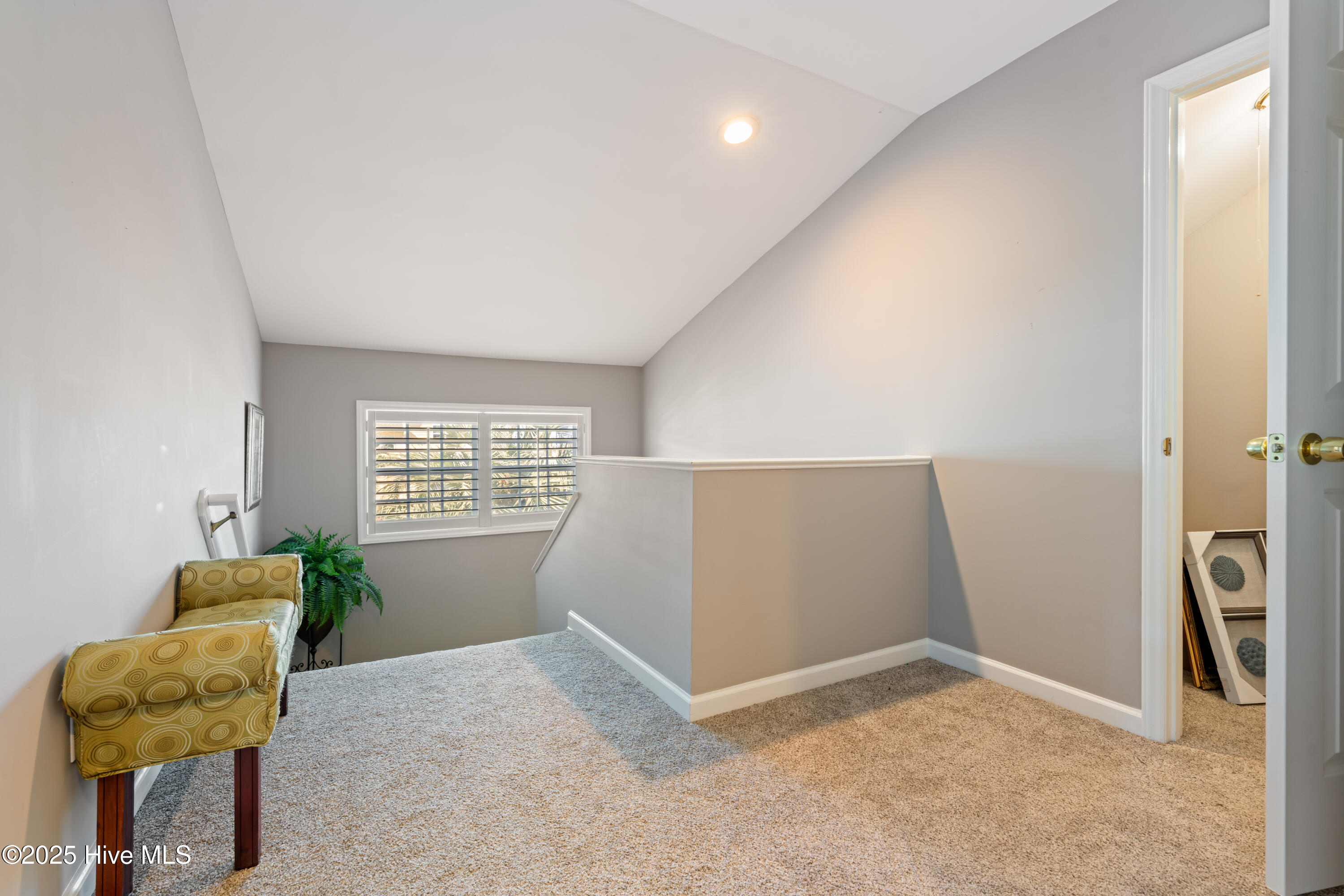 100543099 | Photo 41