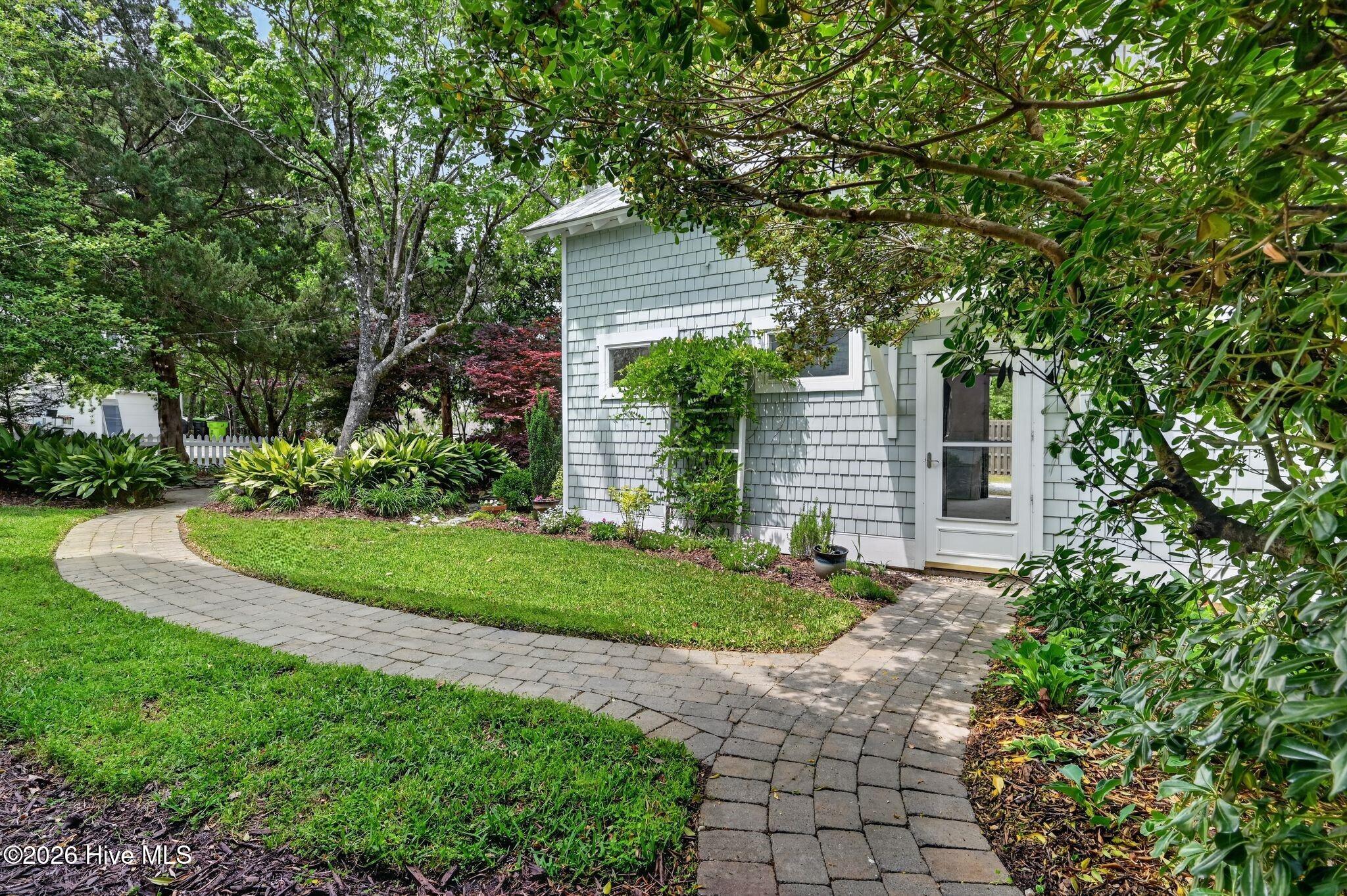 100569921 | Photo 35