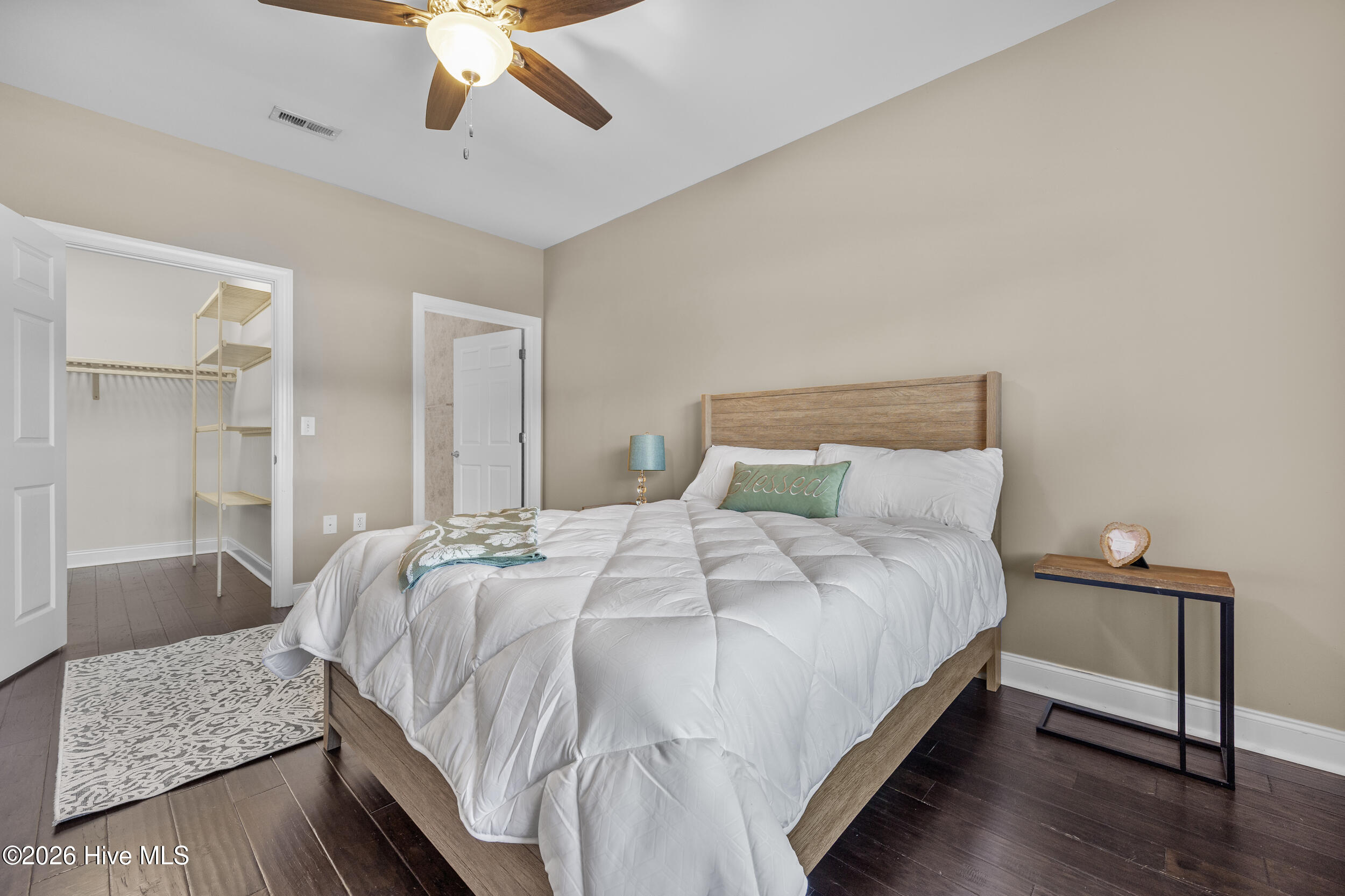 100552325 | Photo 25