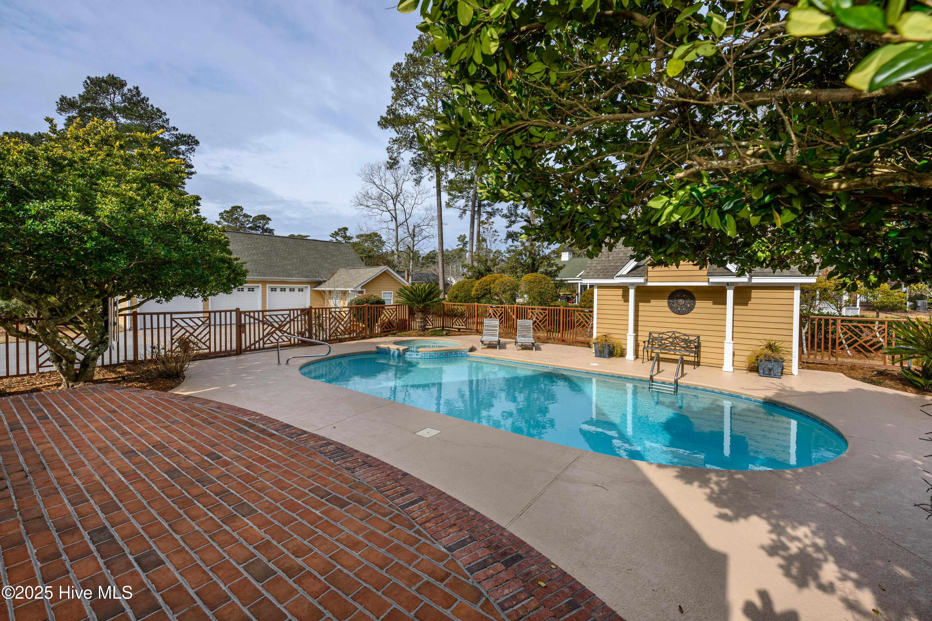 100485107 | Photo 34