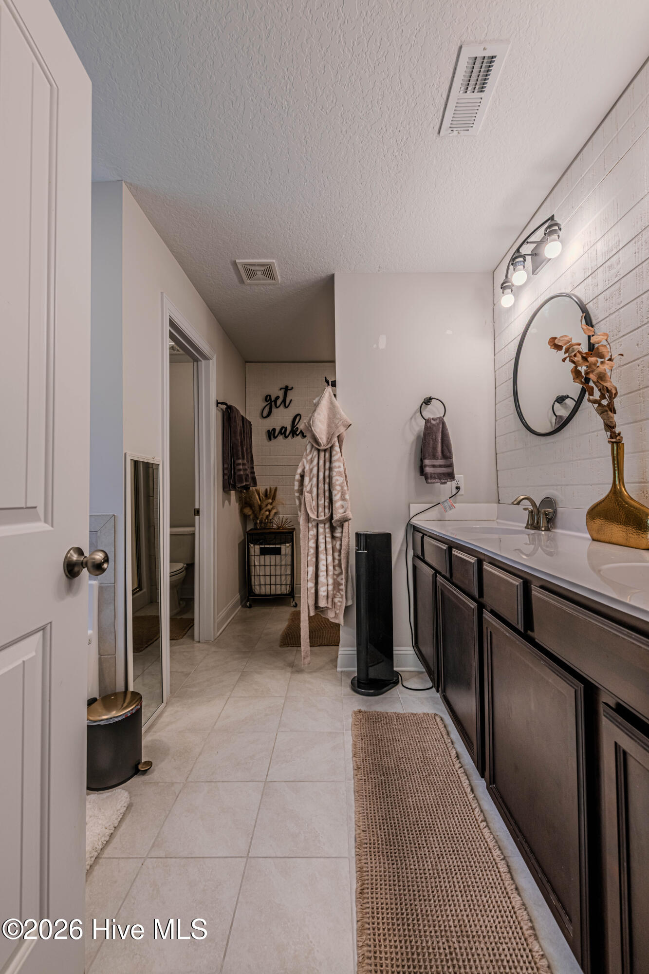 100570010 | Photo 36