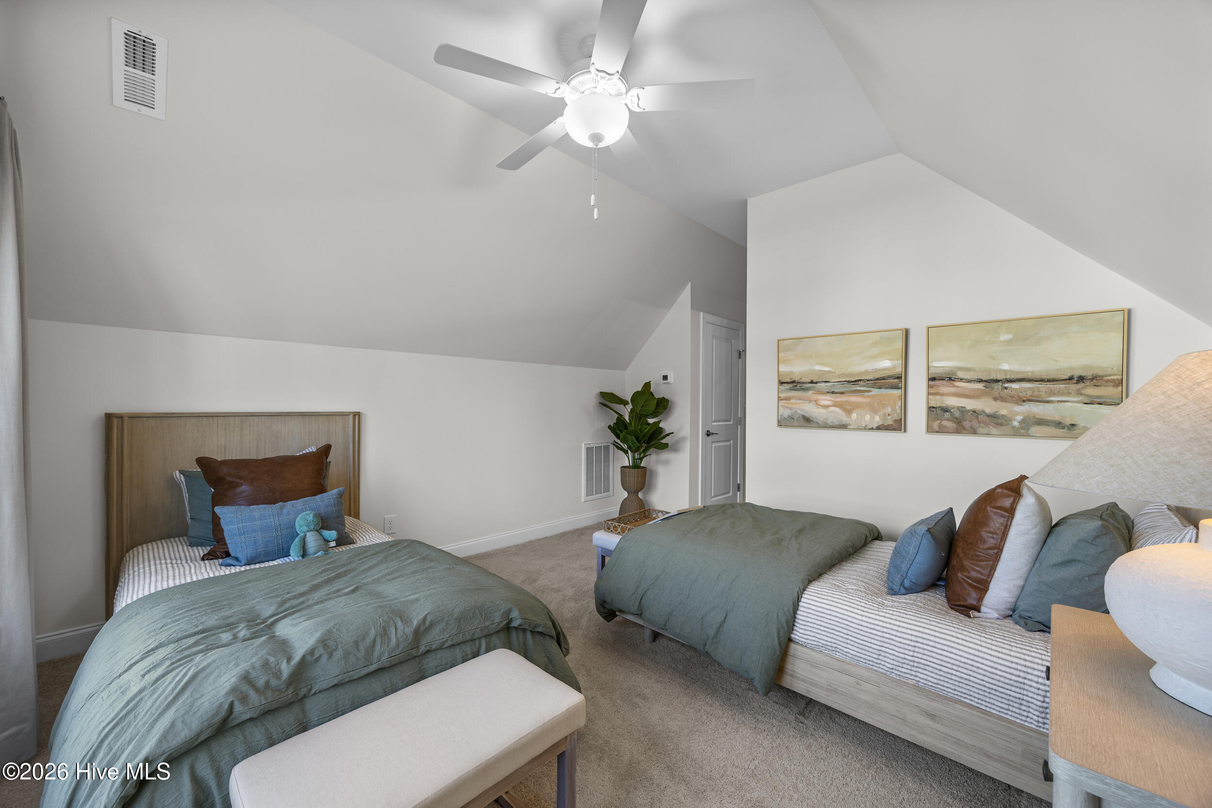 100556247 | Photo 27