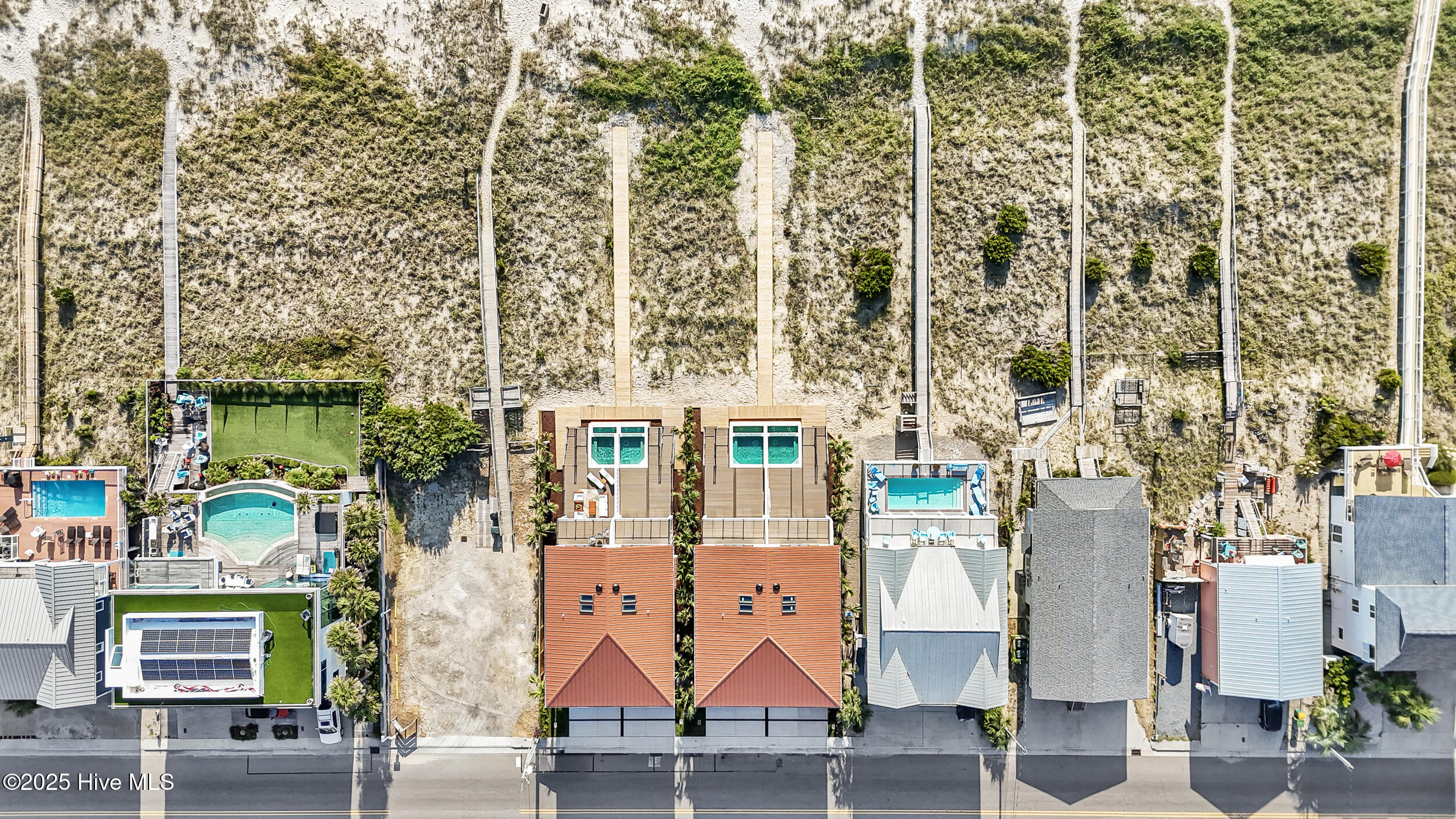 100537057 | Photo 42