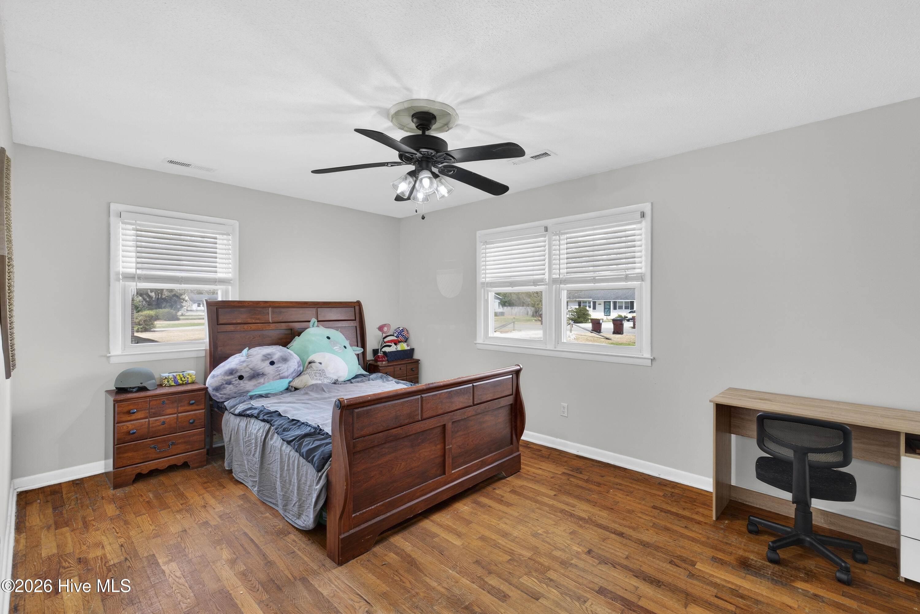 100558710 | Photo 30