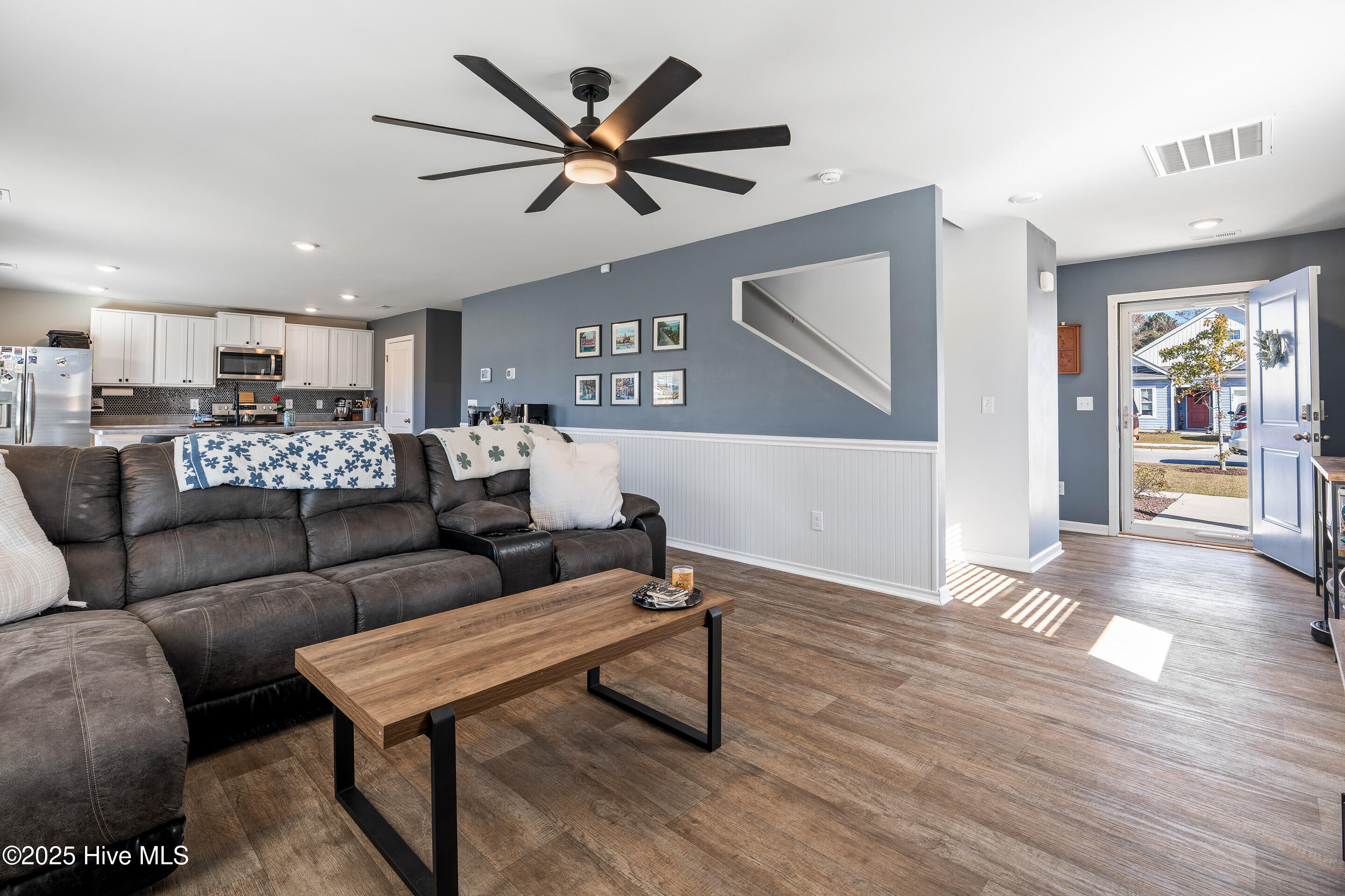 100539247 | Photo 36