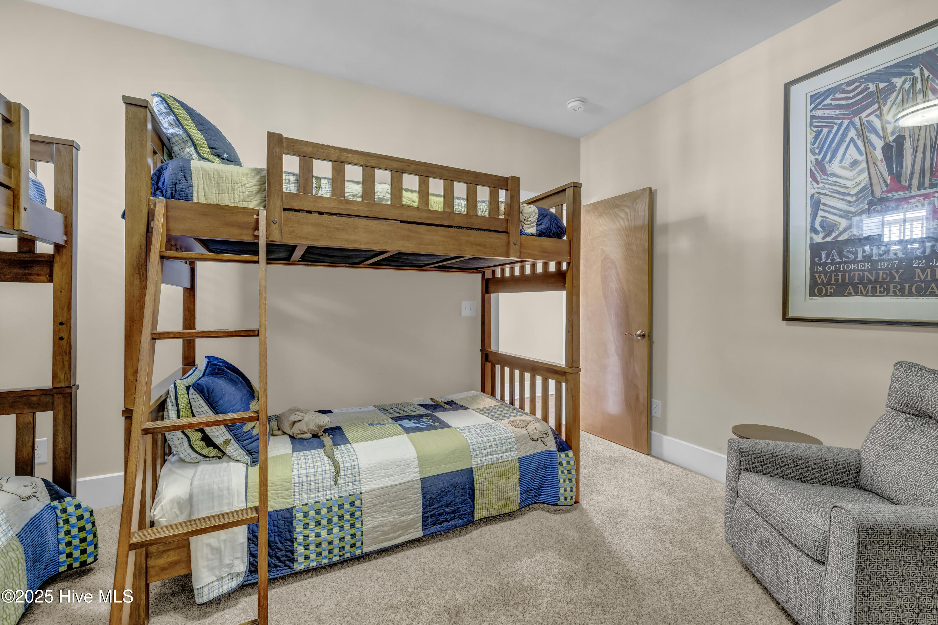 100515880 | Photo 24