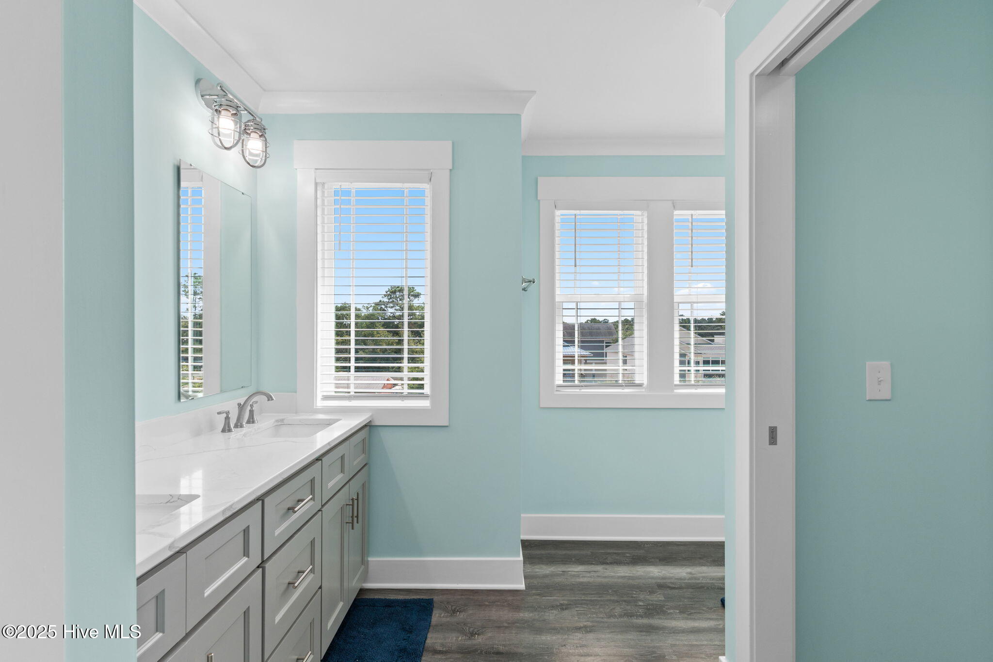 100527753 | Photo 63