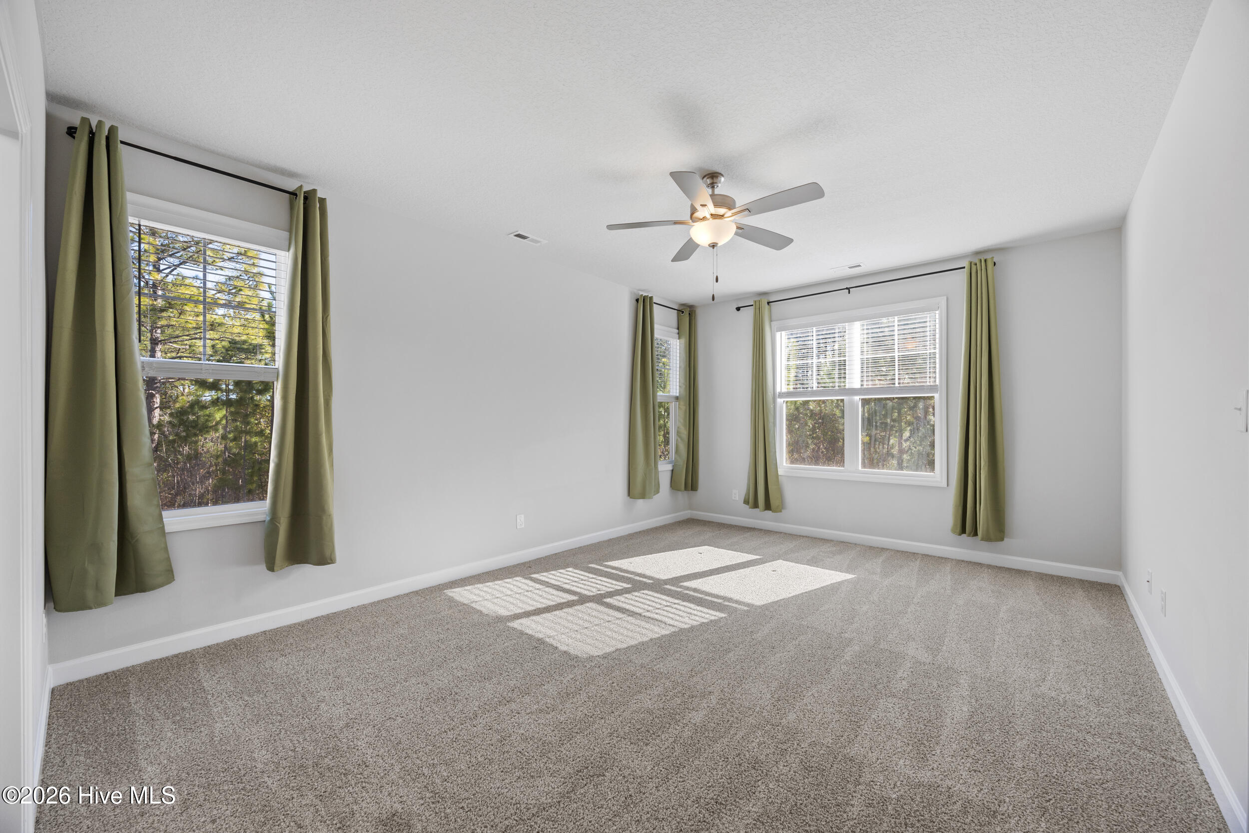 100557610 | Photo 24