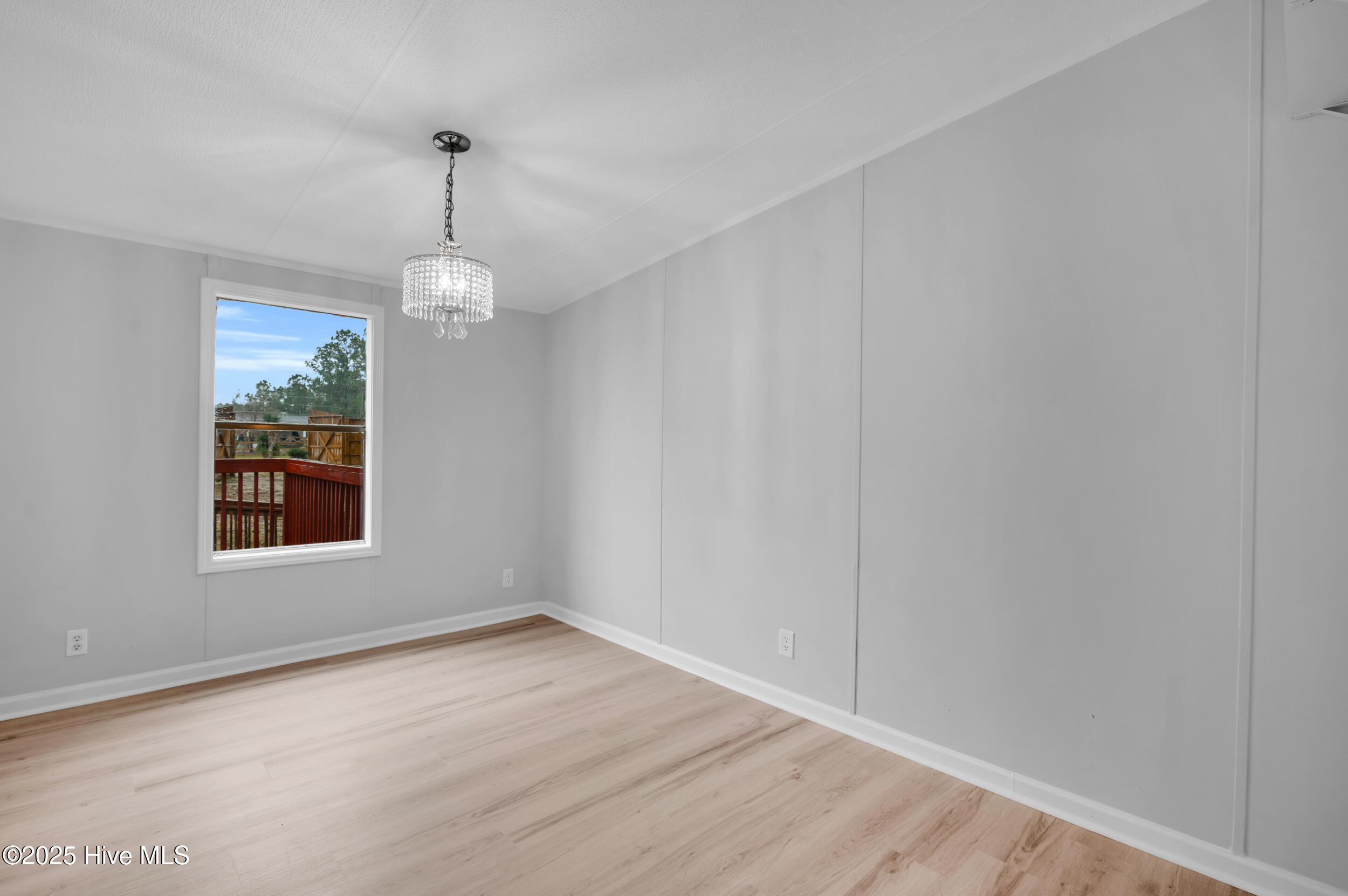 100534761 | Photo 22