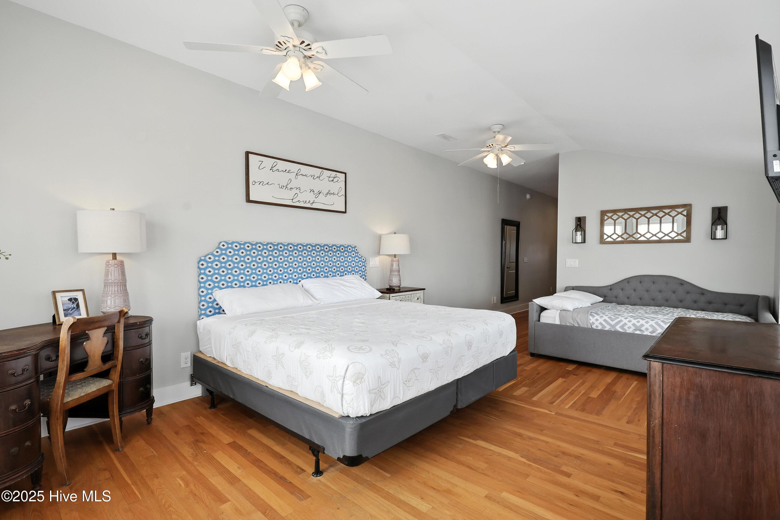 100525482 | Photo 54