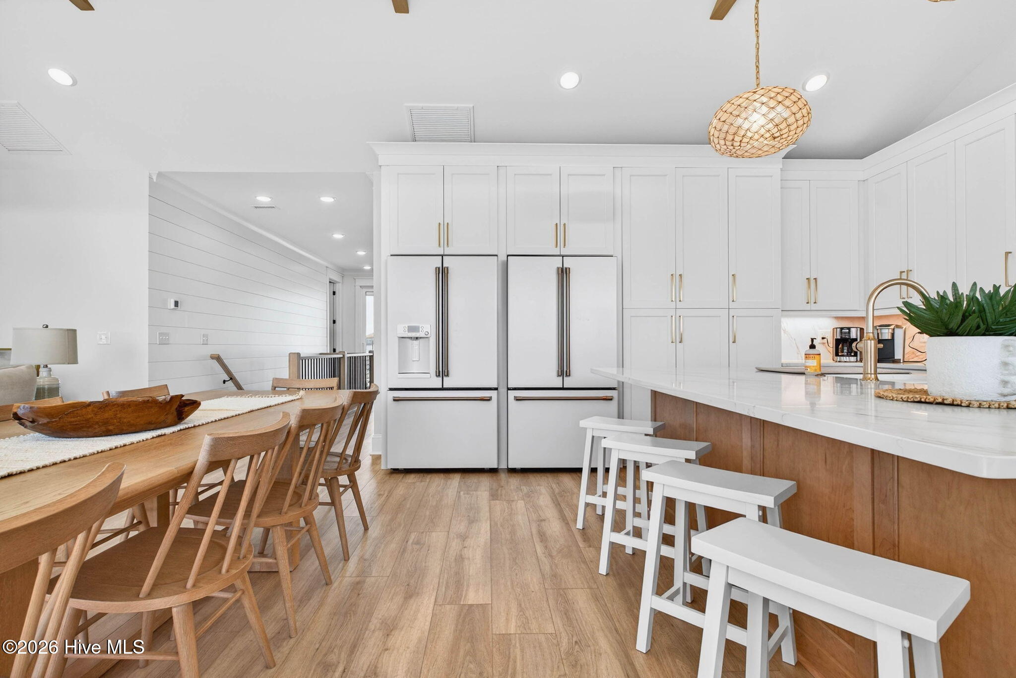 100570262 | Photo 16